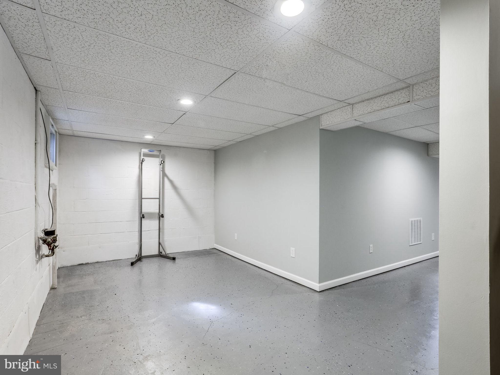 ROCK CREEK PALISADES - Residential Lease