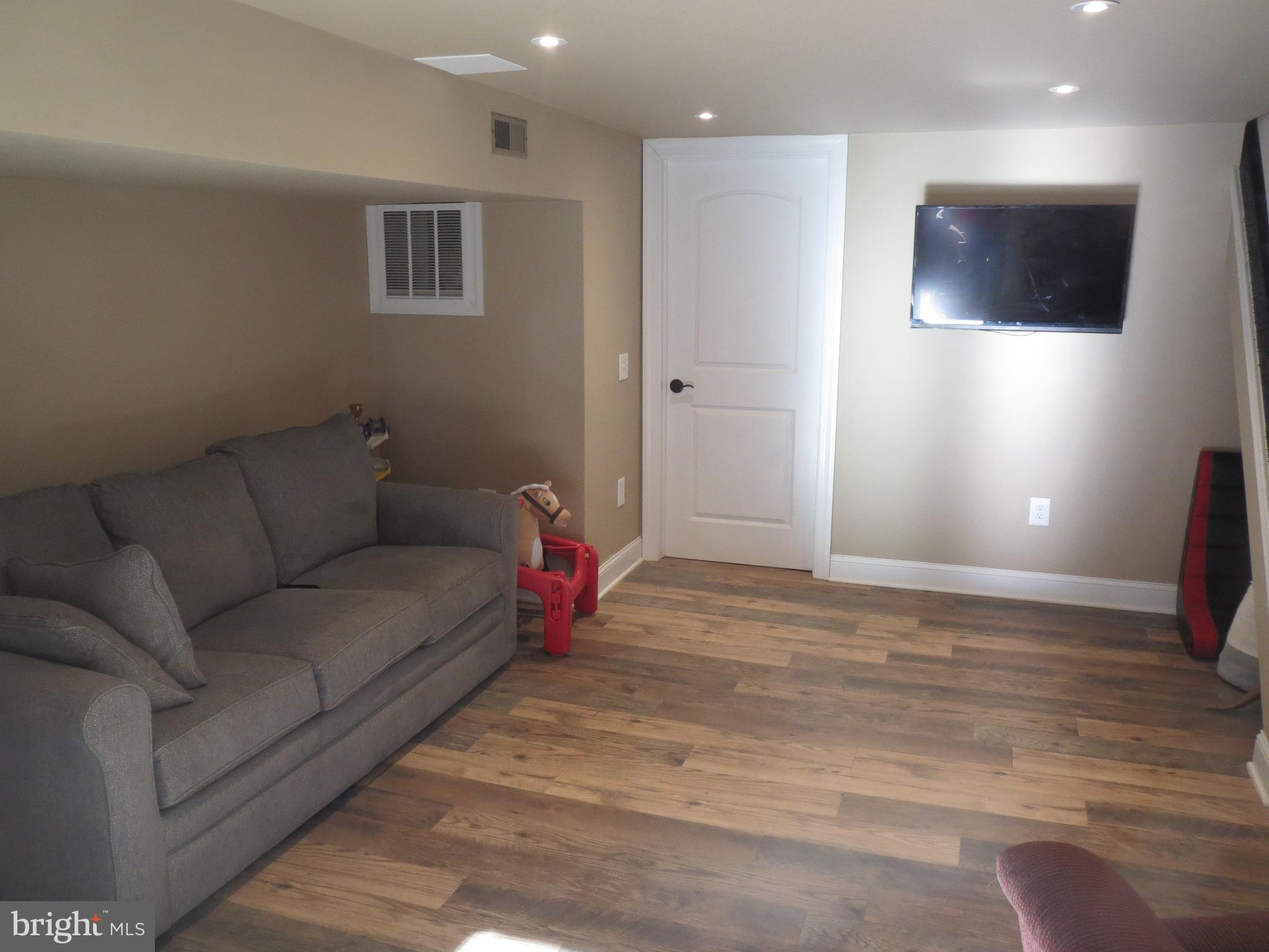 FOX CHASE - Residential