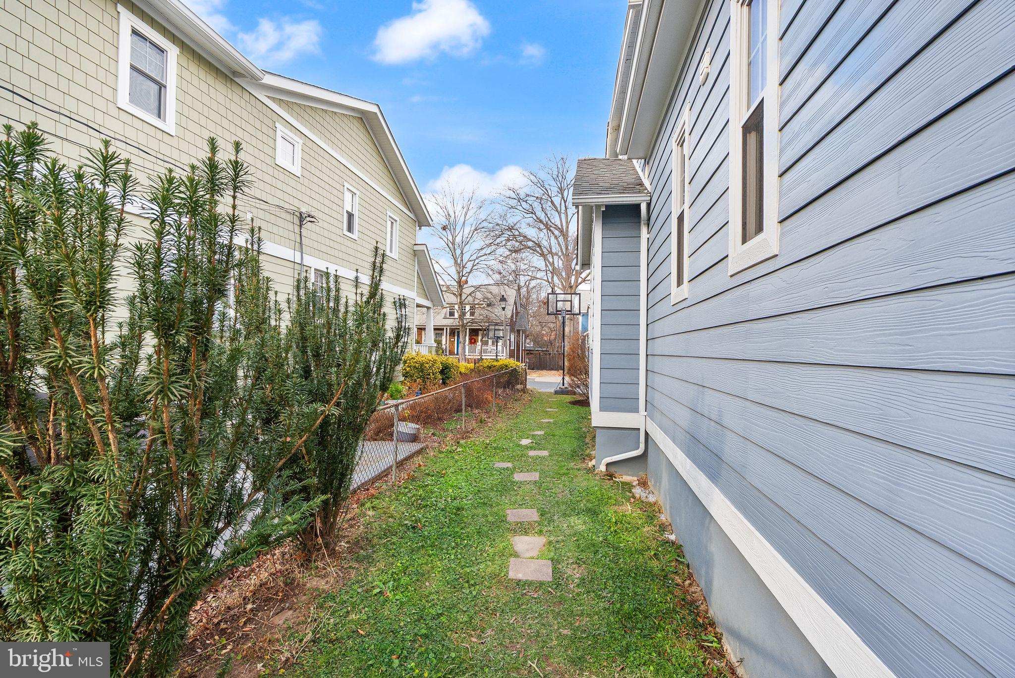 AURORA HILLS - Residential