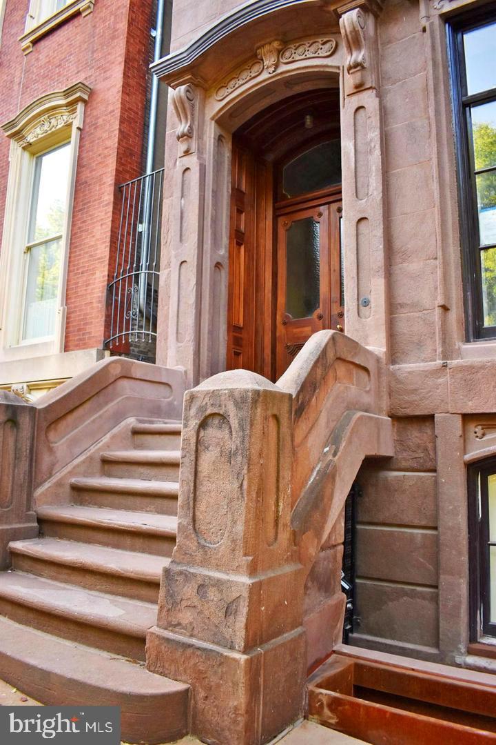 18 E MOUNT VERNON PLACE 3