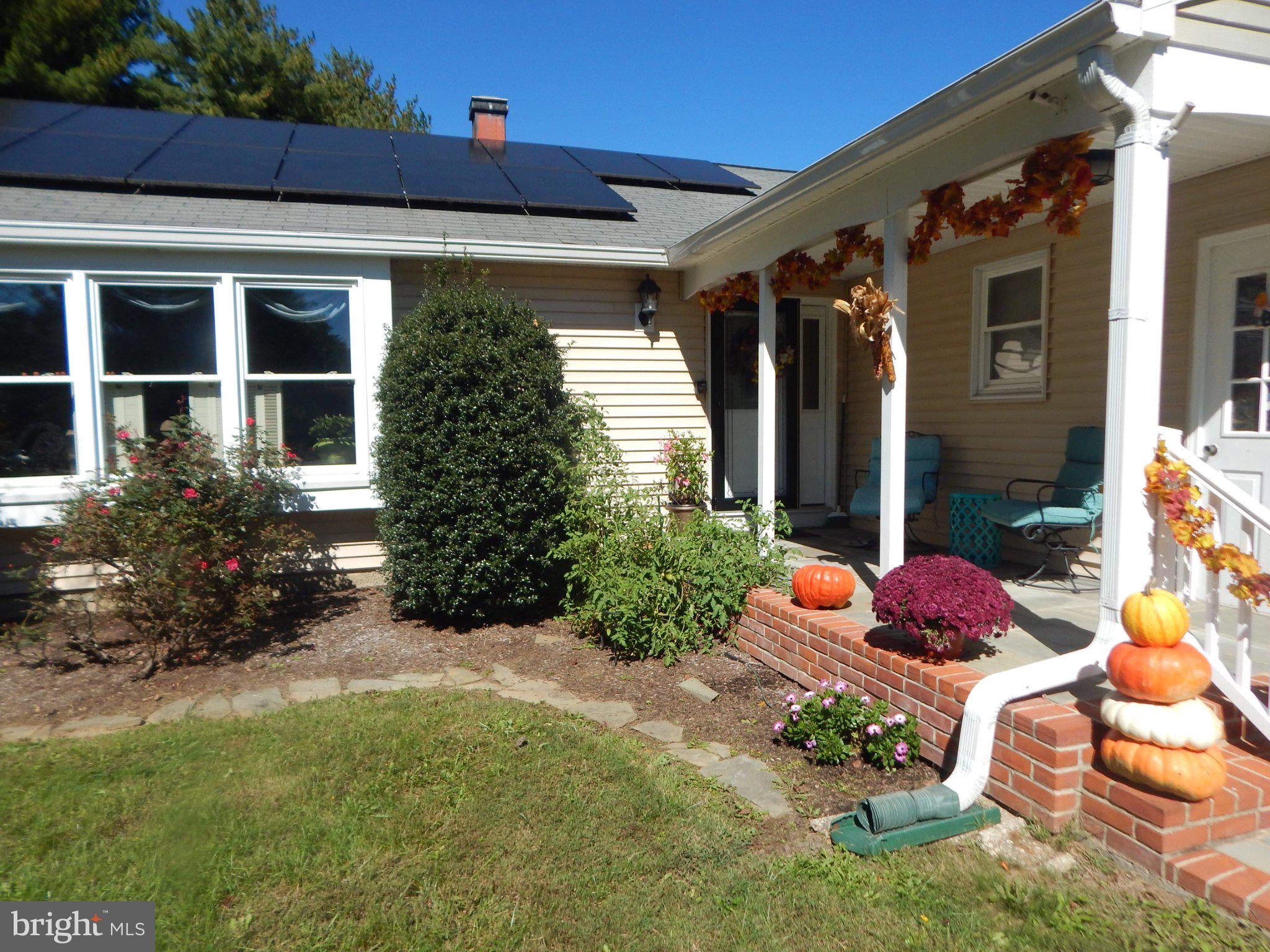 2 TRELAWNY COURT