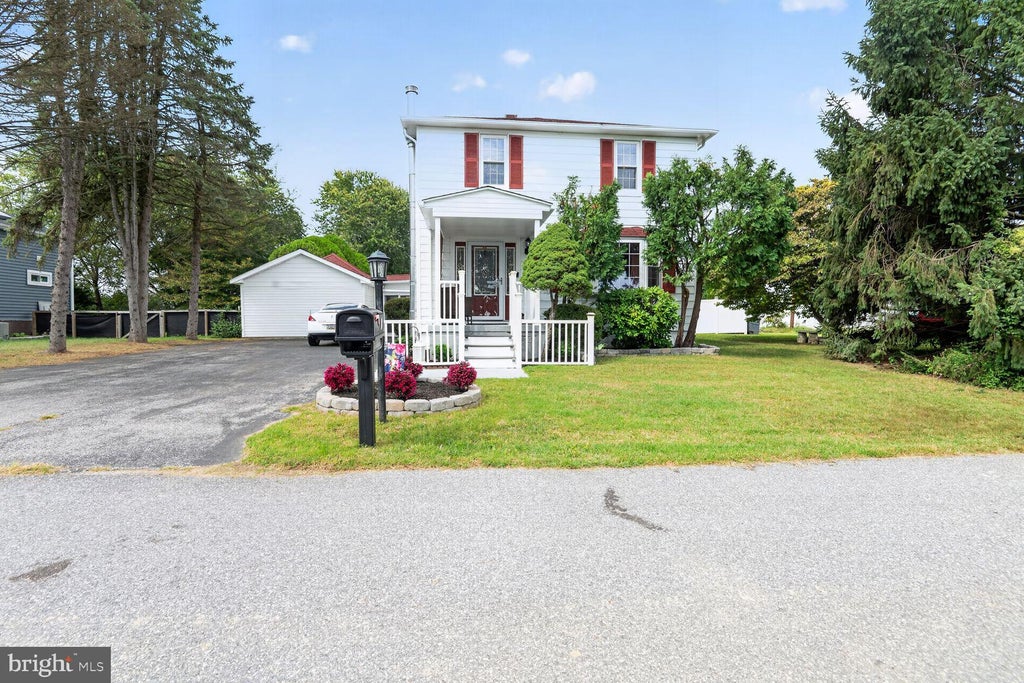 Photo of 6 Sunset Road, OWINGS MILLS, MD 21117 (MLS # MDBC2176518)