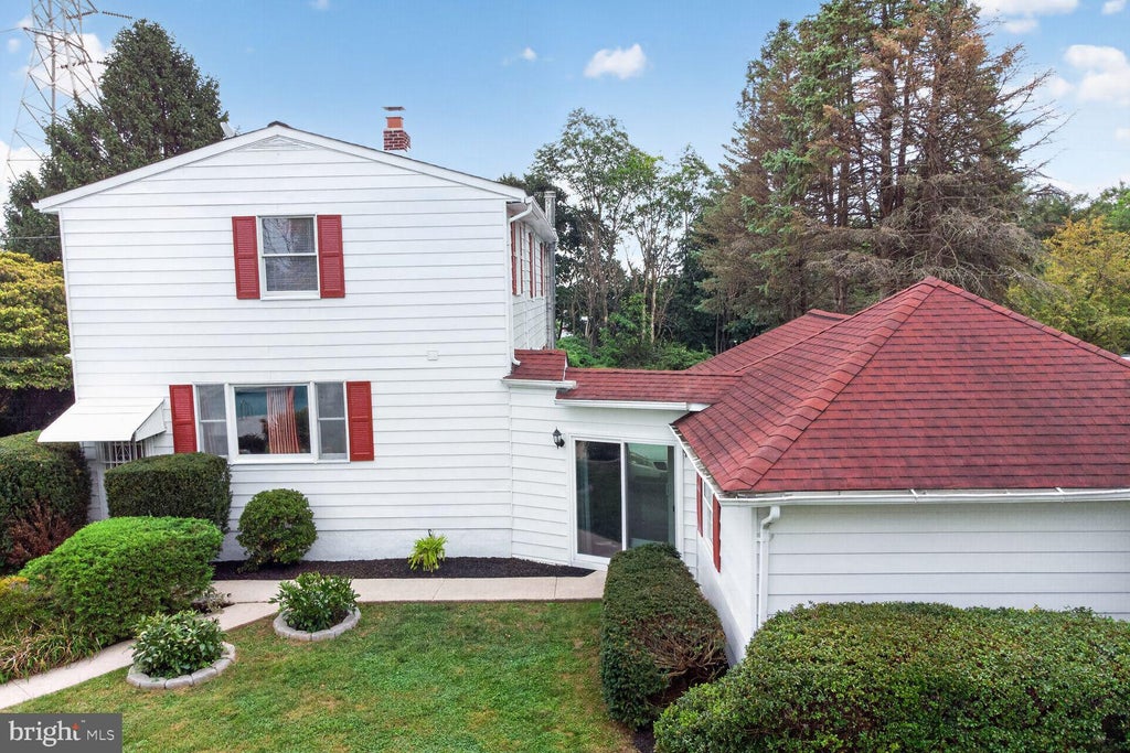 Photo of 6 Sunset Road, OWINGS MILLS, MD 21117 (MLS # MDBC2176518)
