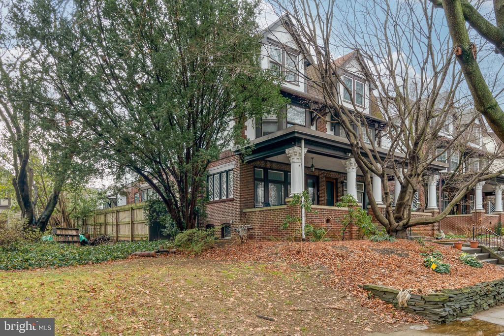 Photo of 912 Buchanan Avenue, Lancaster, PA 17603 (MLS # PALA2045918)