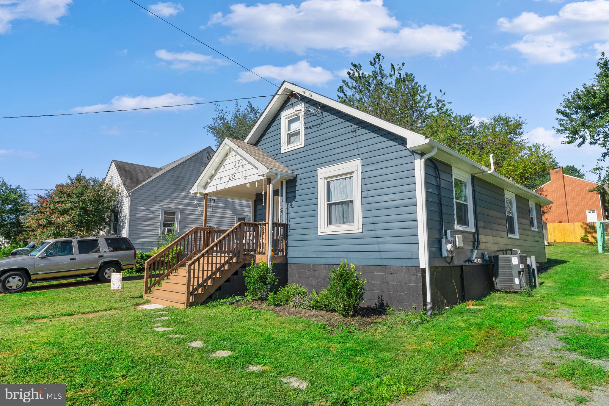 1122 JACKSON STREET
