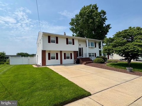 5 MISTY PINE LANE HAMILTON NJ 08690