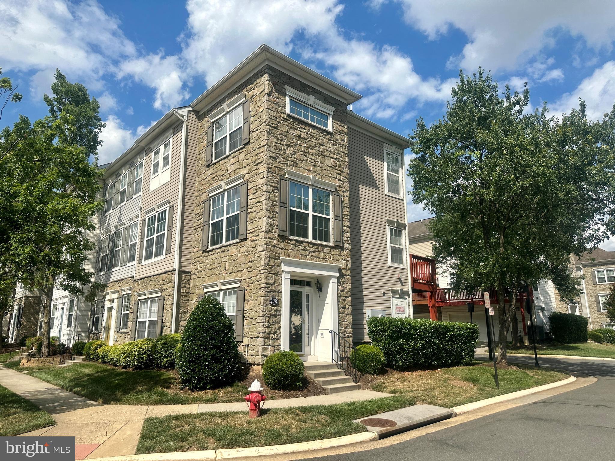 PARKSIDE AT ASHBURN - Residential