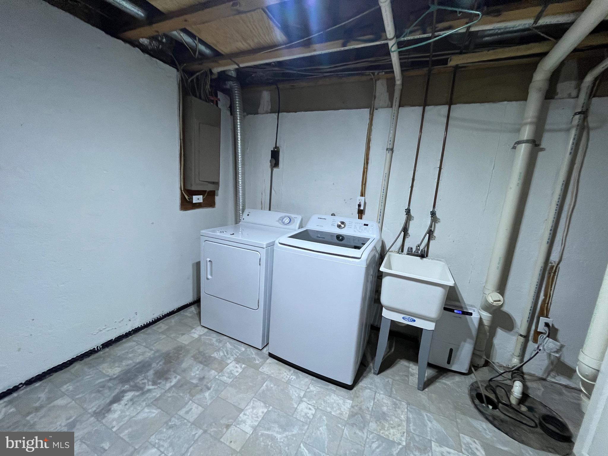 CONSTANT FRIENDSHIP - Residential