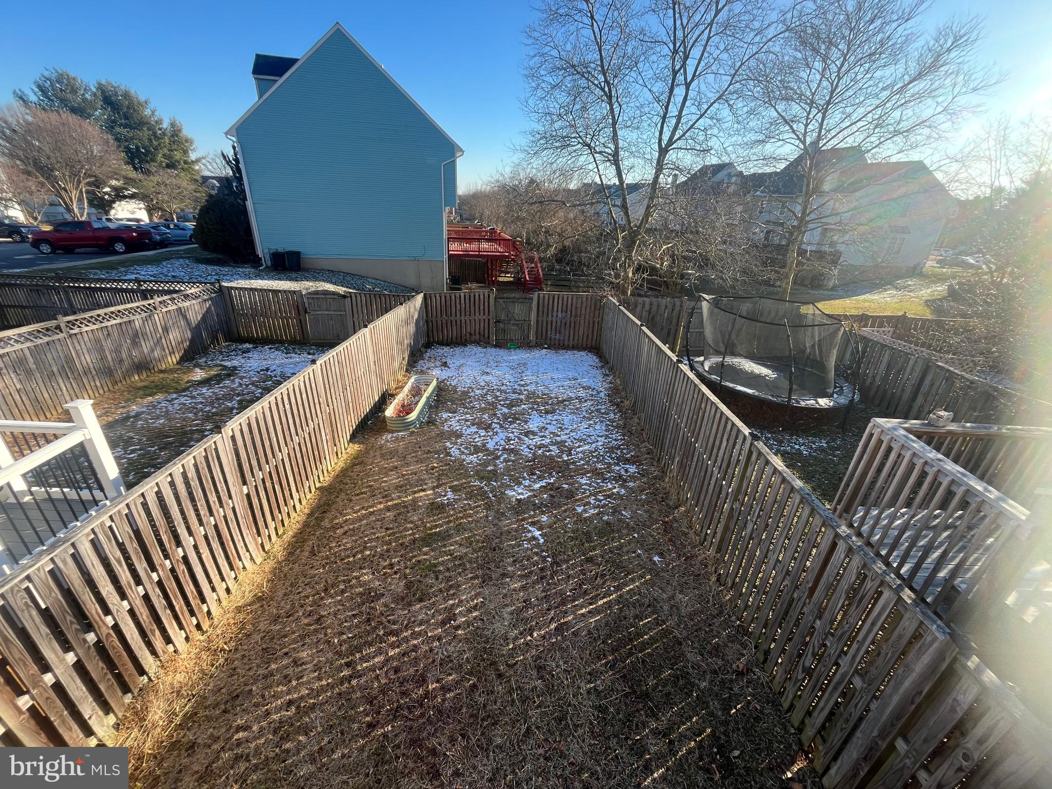 CONSTANT FRIENDSHIP - Residential