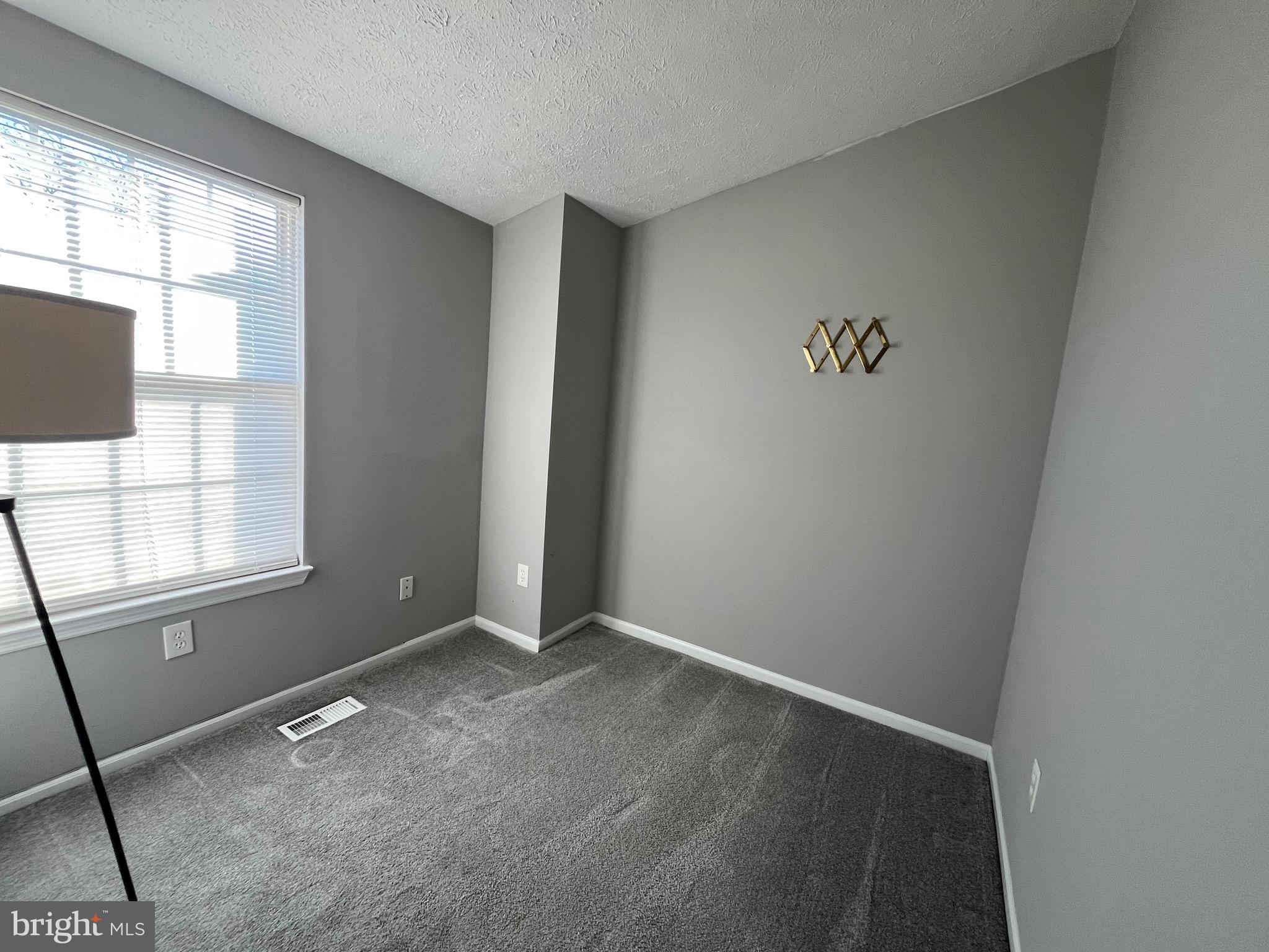 CONSTANT FRIENDSHIP - Residential