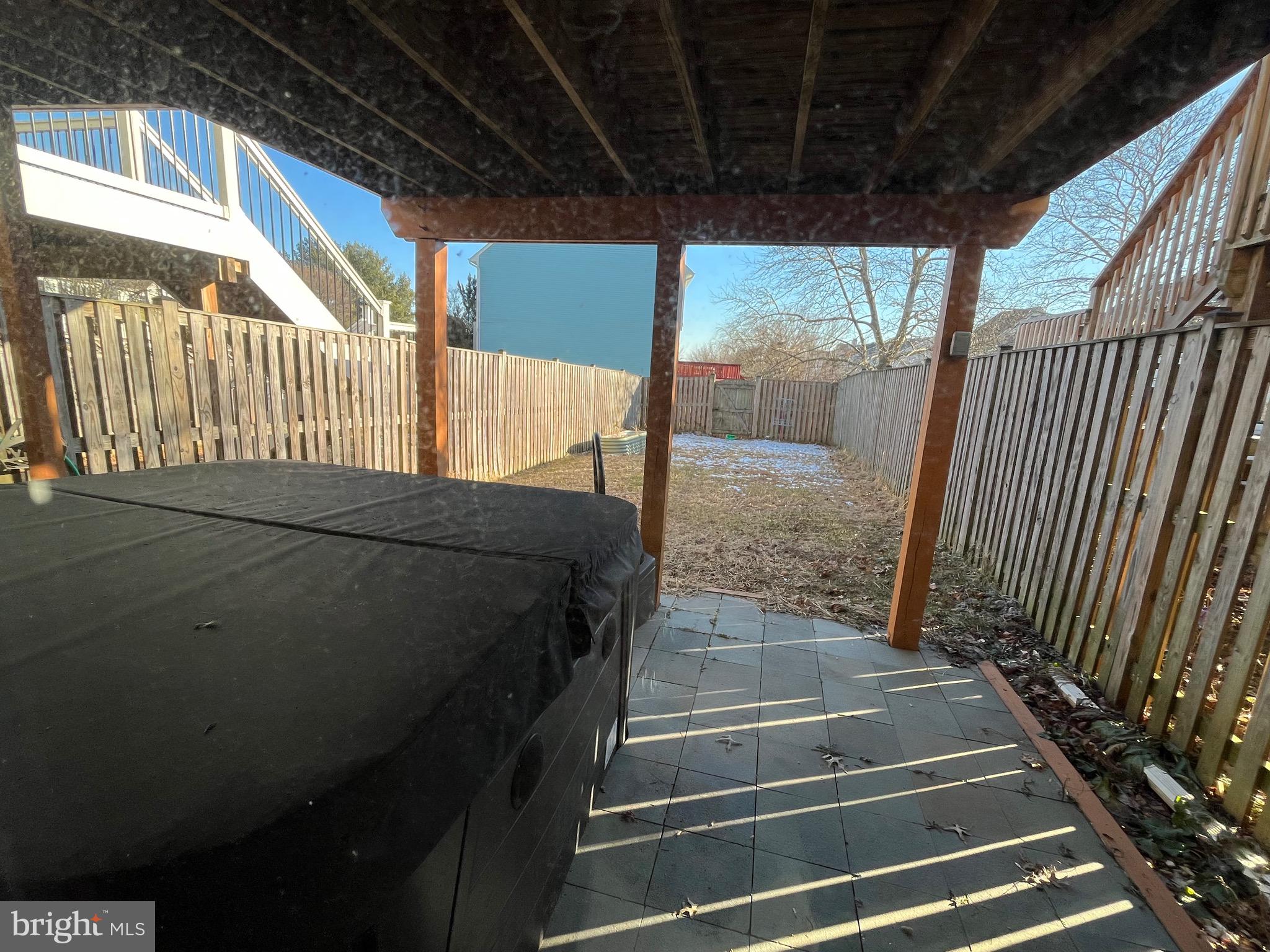 CONSTANT FRIENDSHIP - Residential