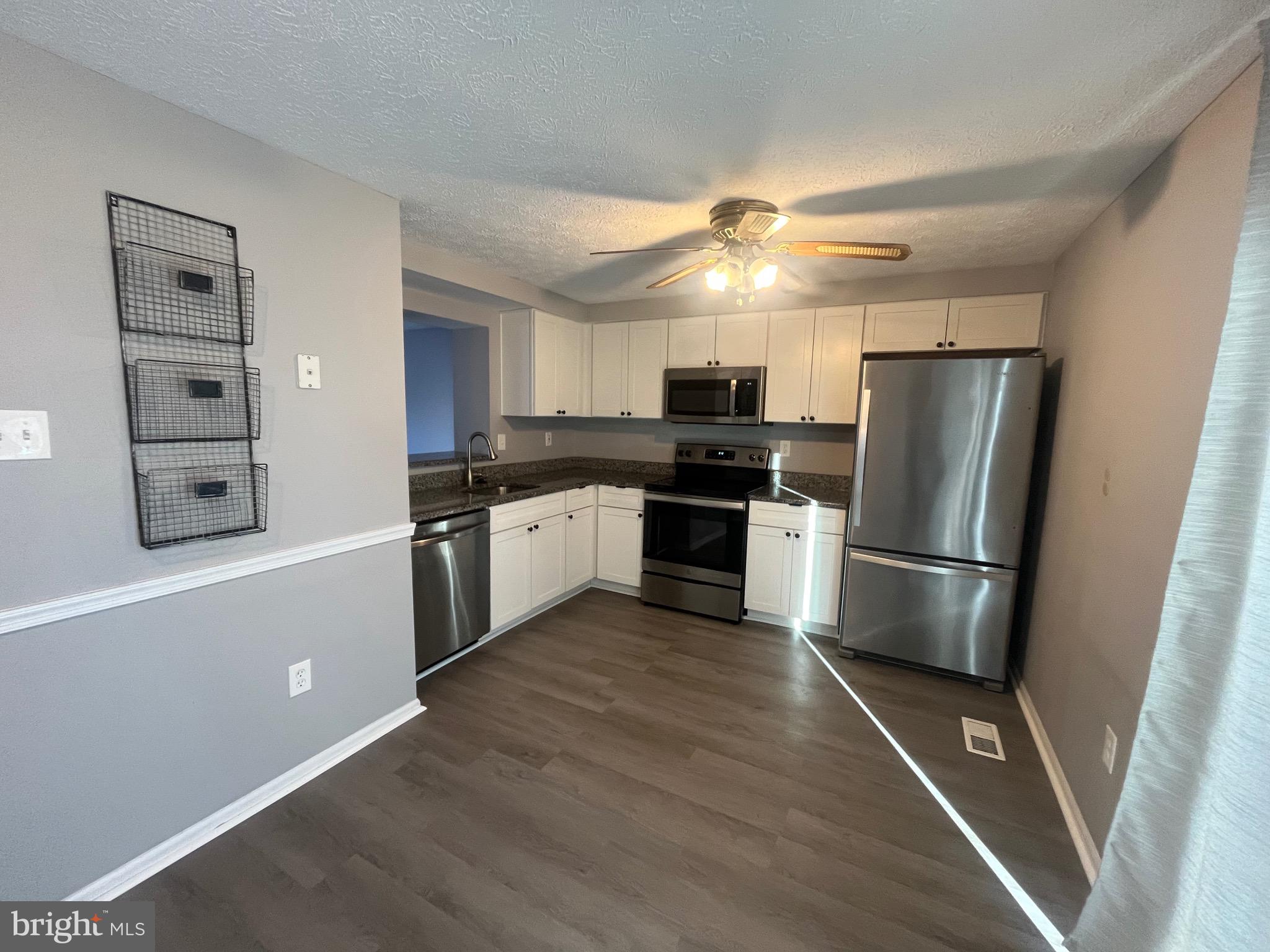 CONSTANT FRIENDSHIP - Residential