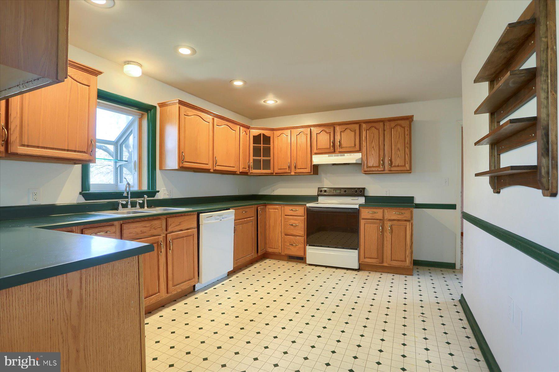 TWIN OAKS - Residential