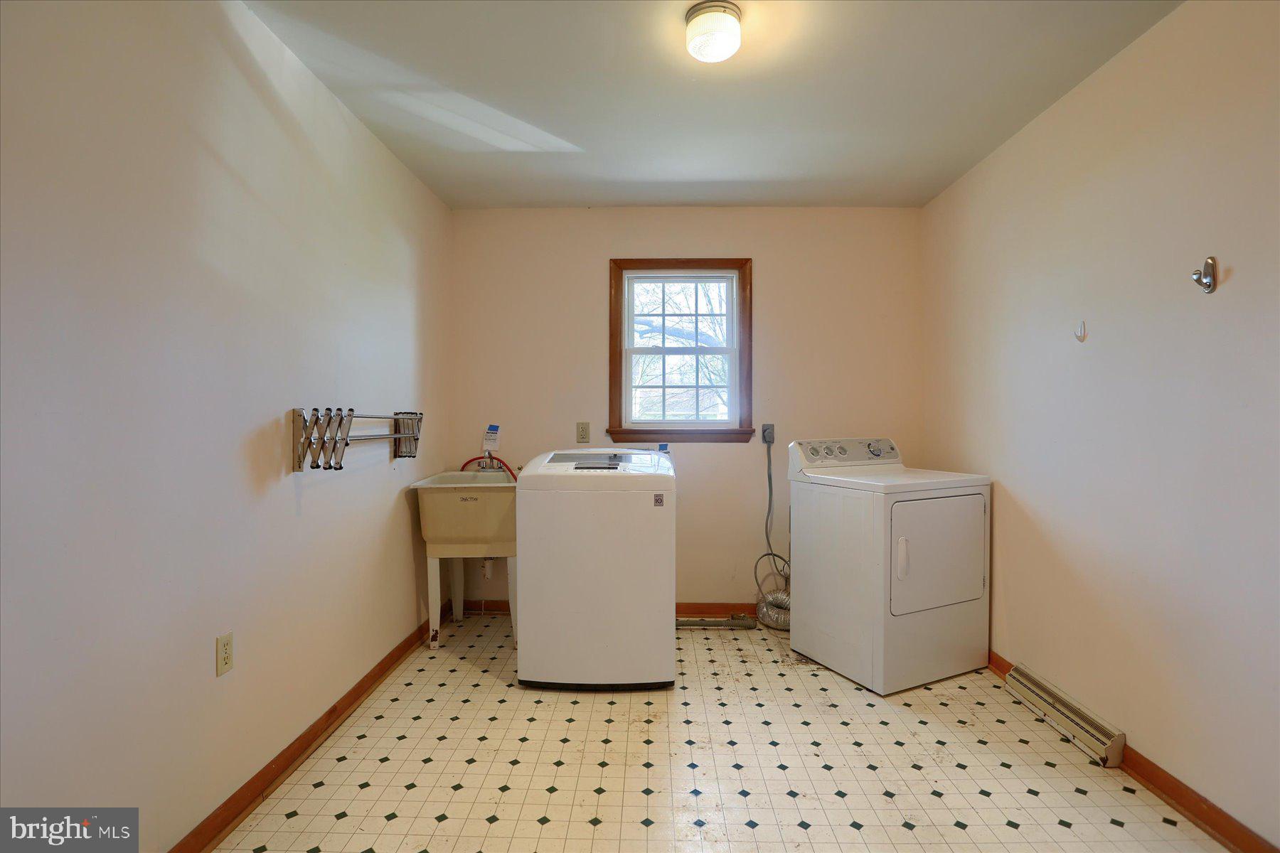 TWIN OAKS - Residential