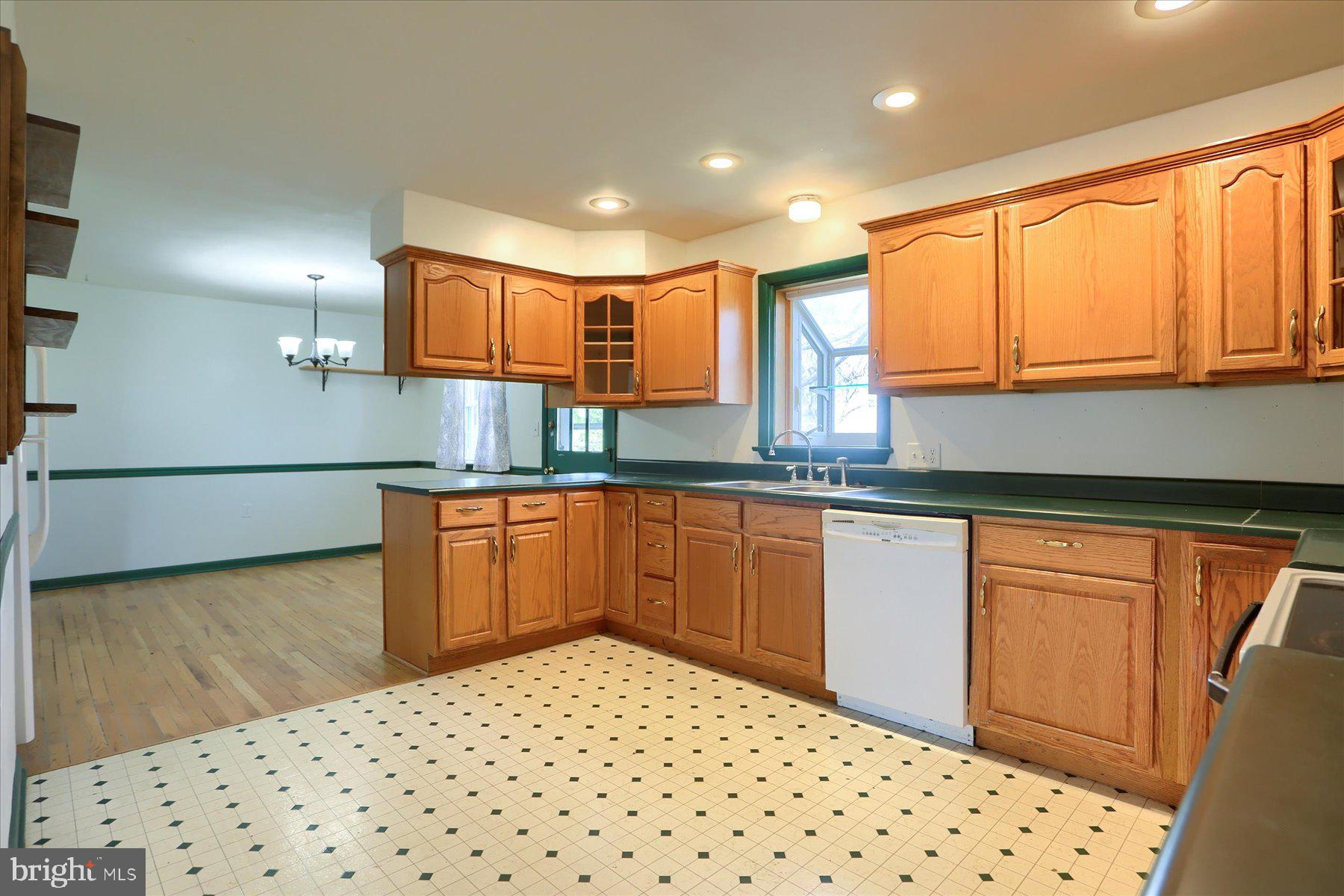 TWIN OAKS - Residential