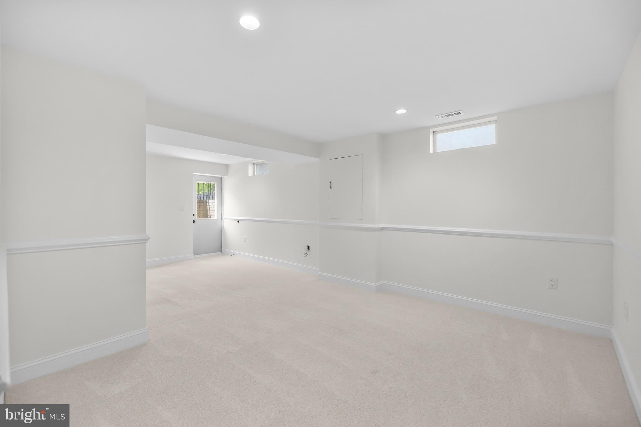 SENECA CHASE - Residential