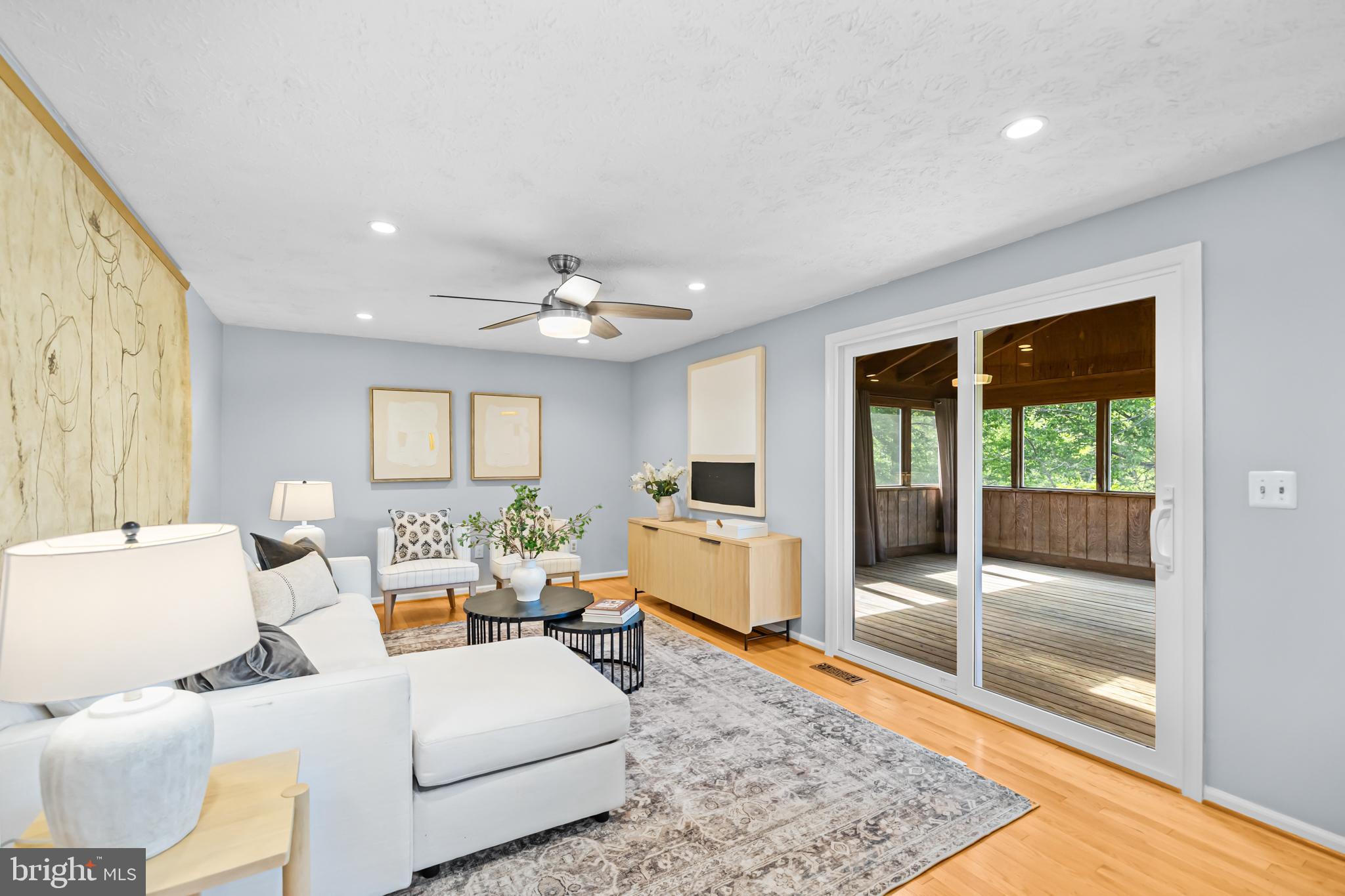 SENECA CHASE - Residential