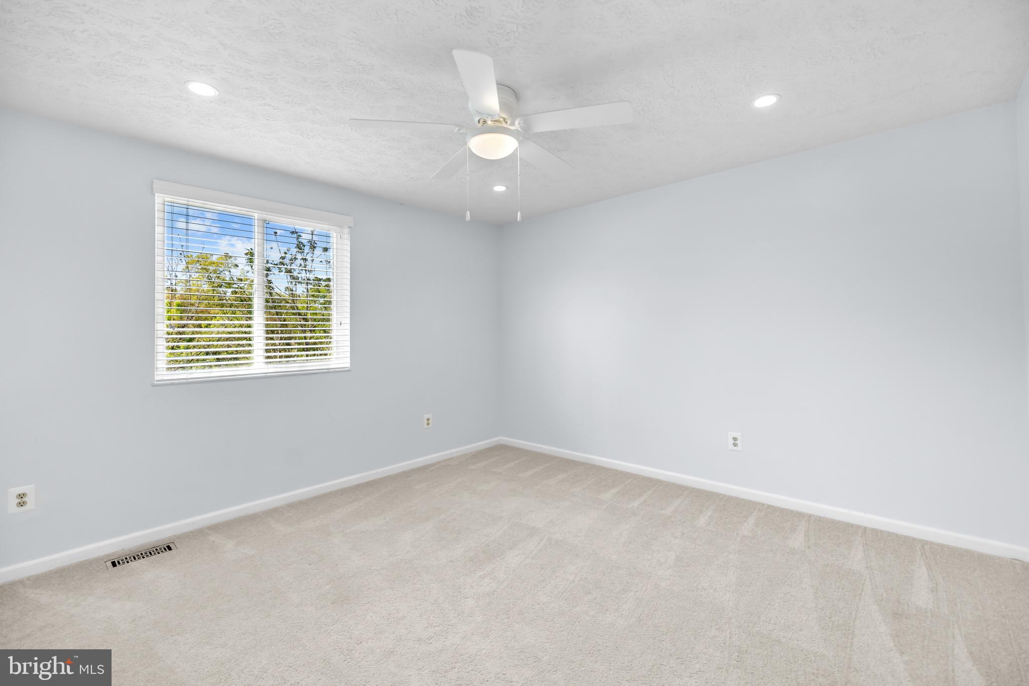 SENECA CHASE - Residential