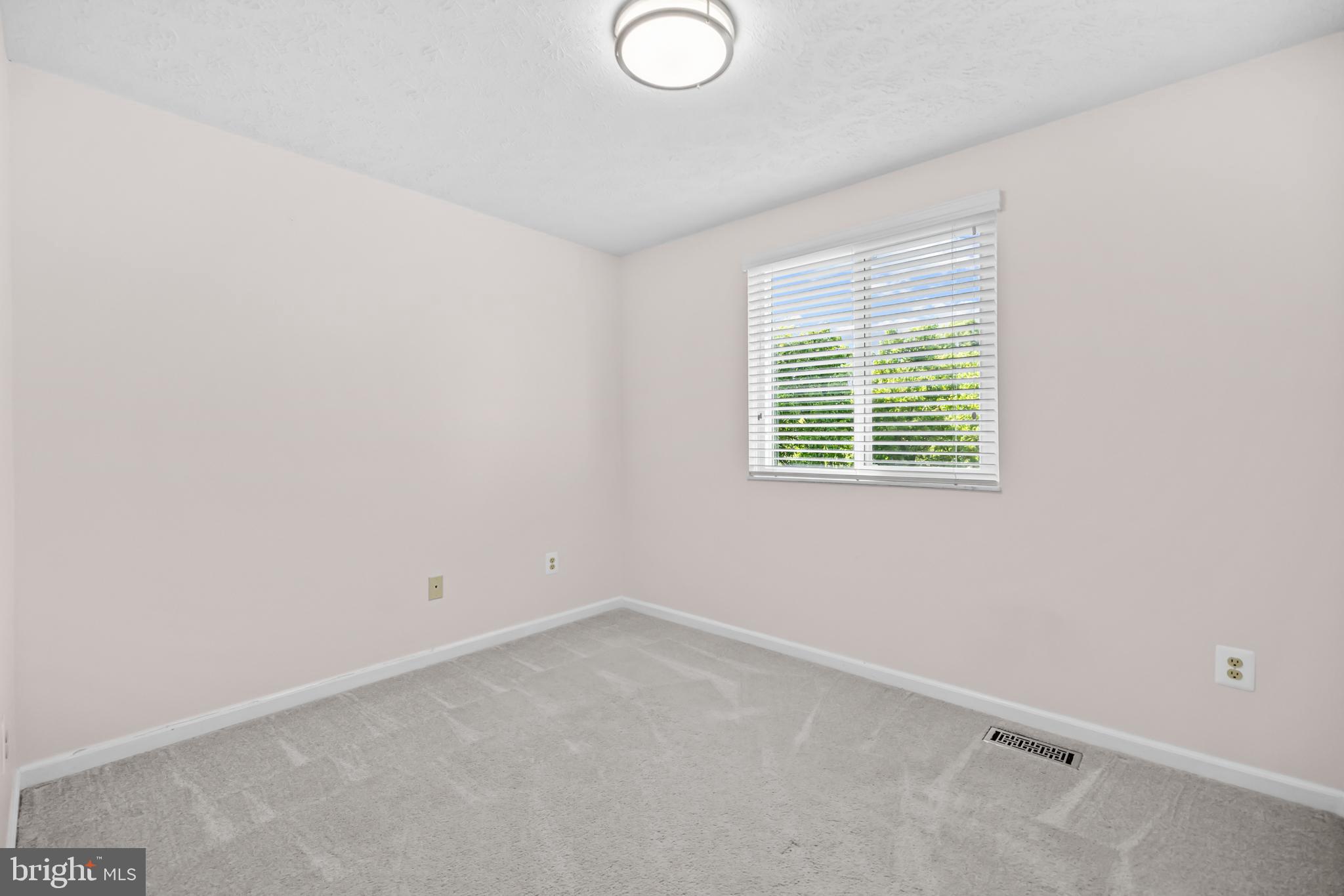 SENECA CHASE - Residential