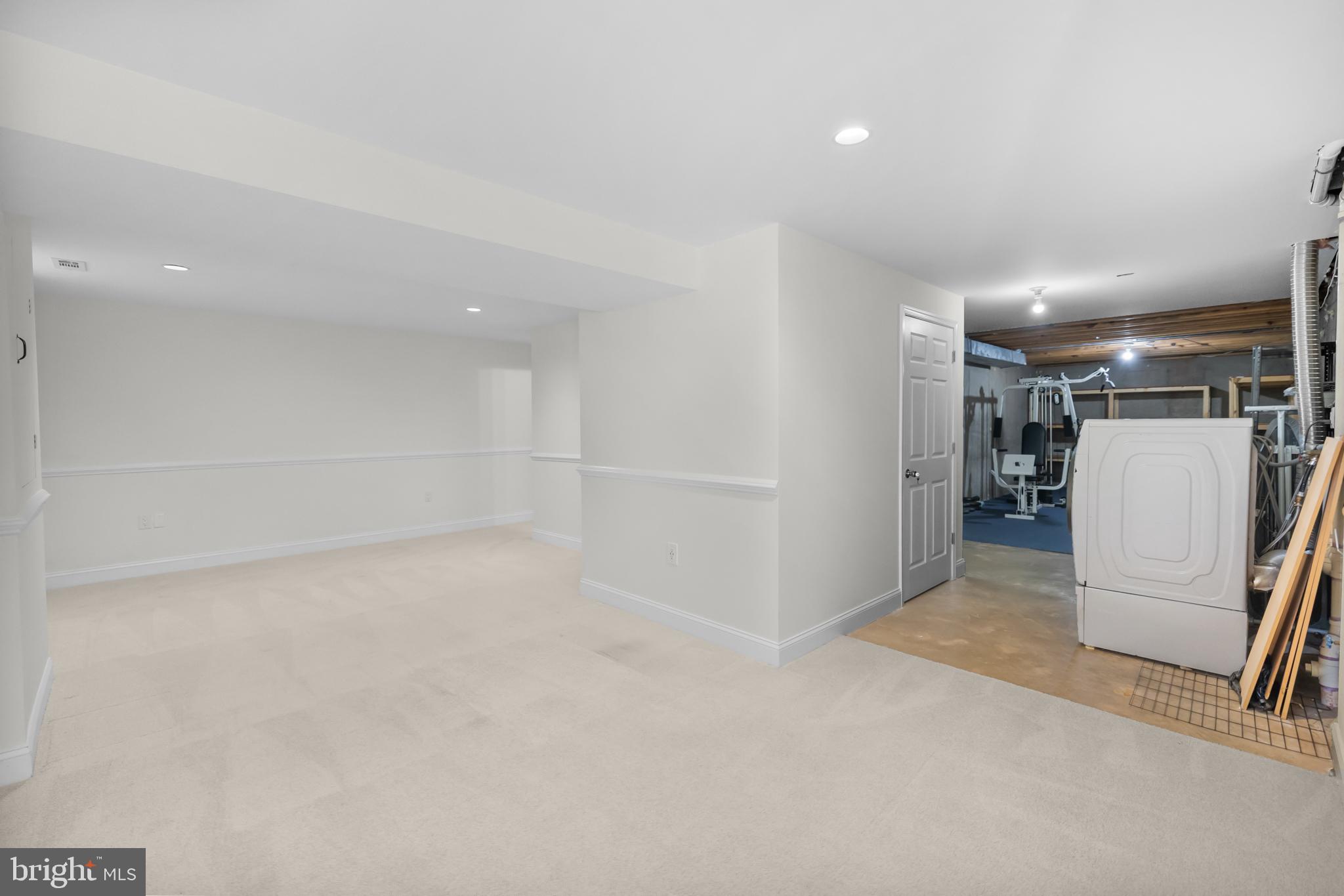 SENECA CHASE - Residential