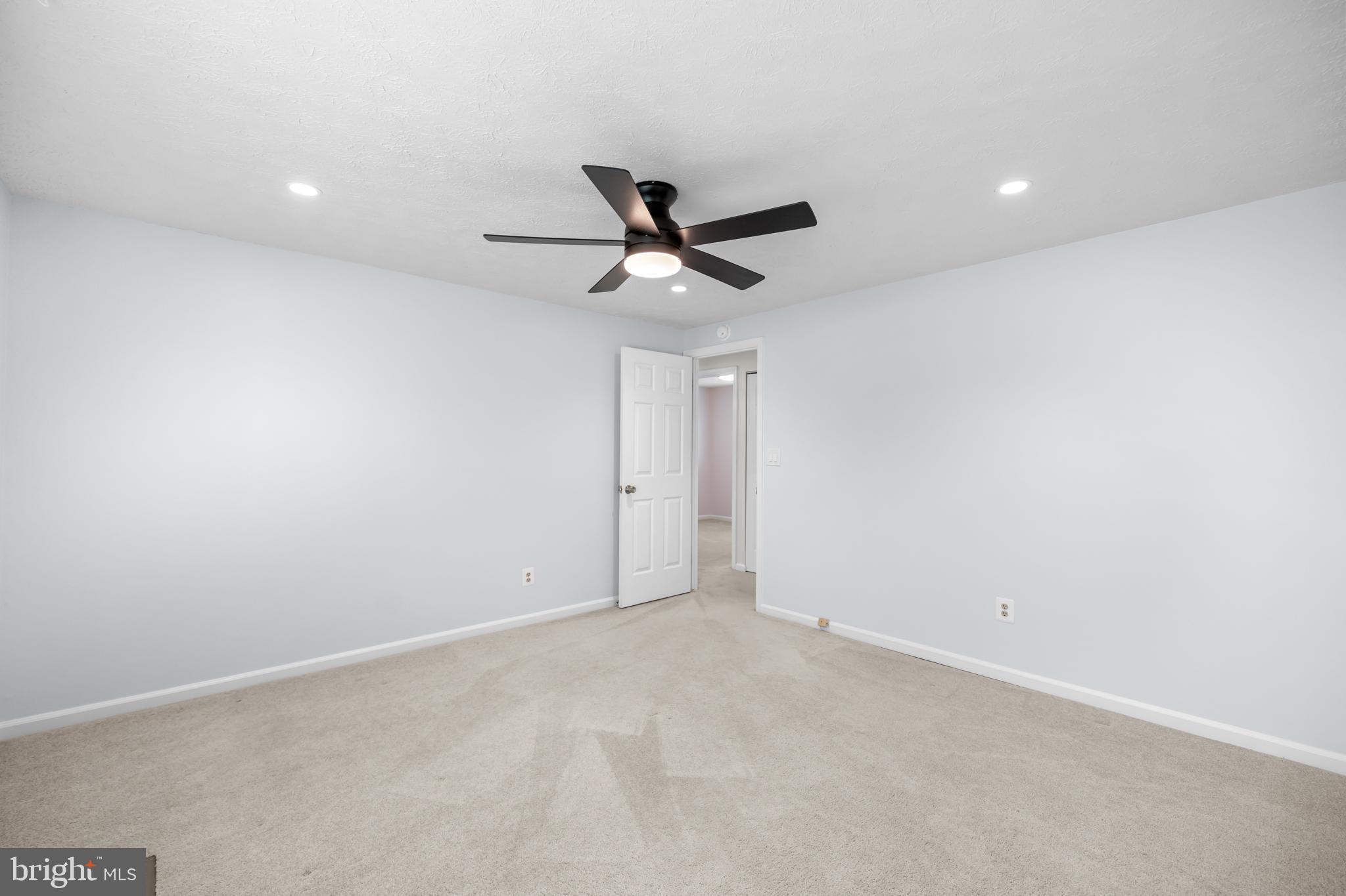 SENECA CHASE - Residential