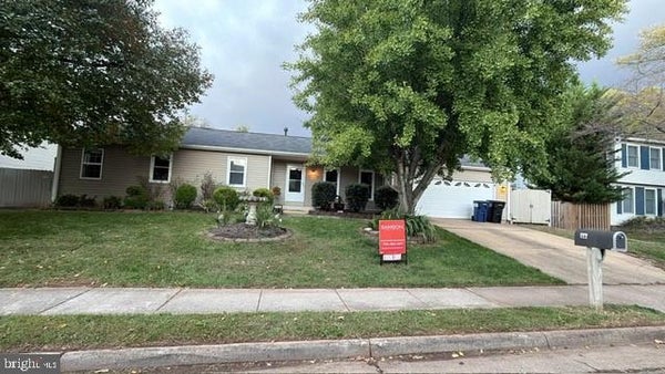 113 N LAURA ANNE DR, STERLING, VA 20164 - Image d798da667e245331d0c7e69cc2d1984c/549591547