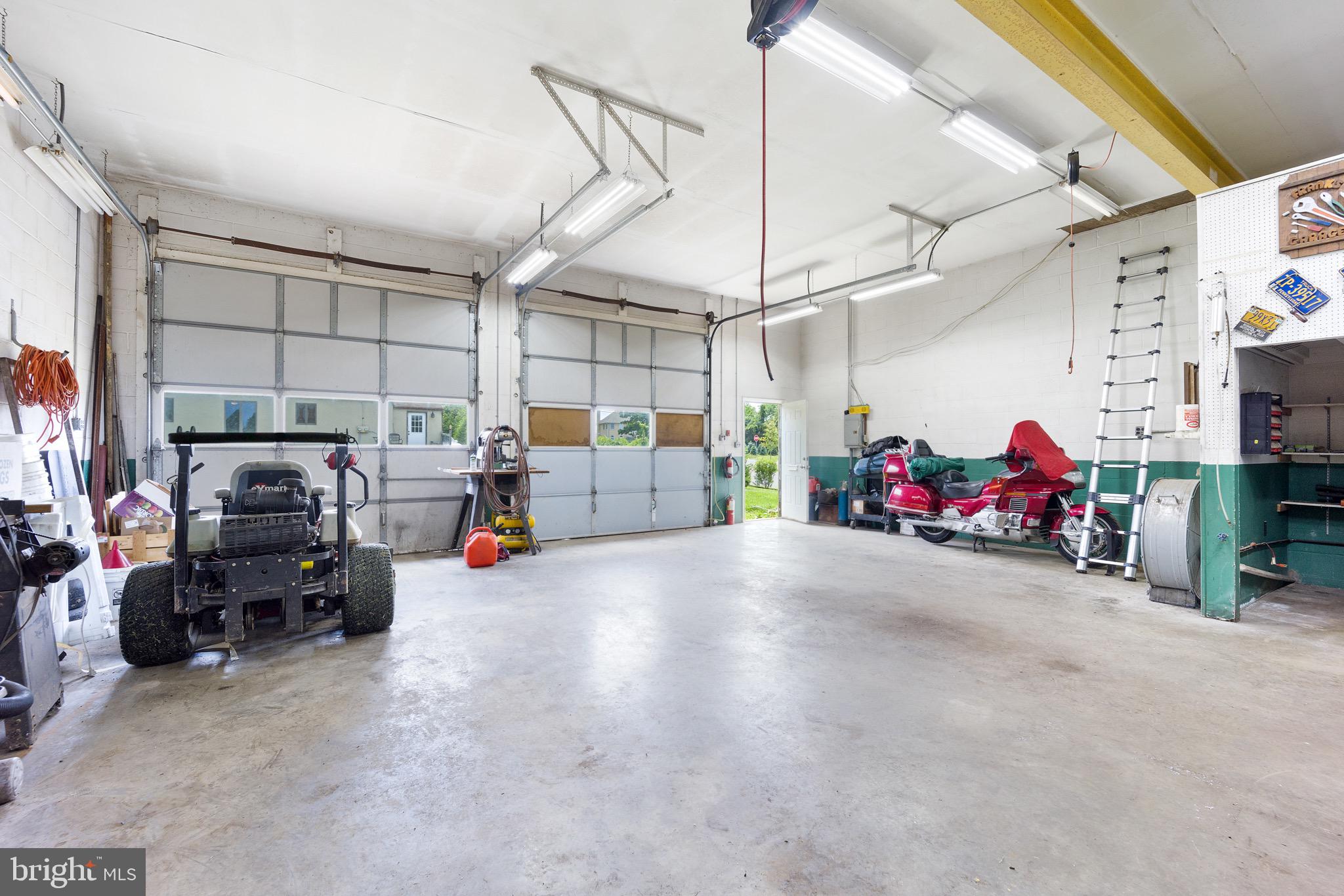 000 - Commercial Sale