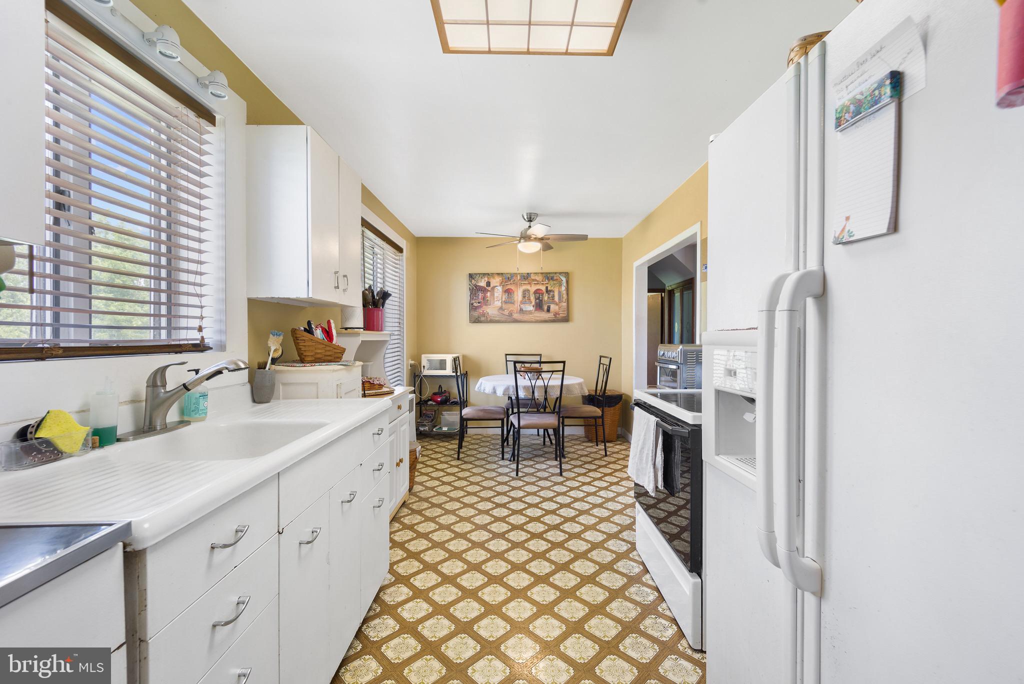 000 - Commercial Sale