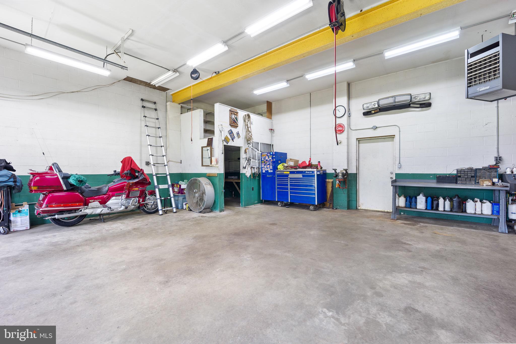 000 - Commercial Sale