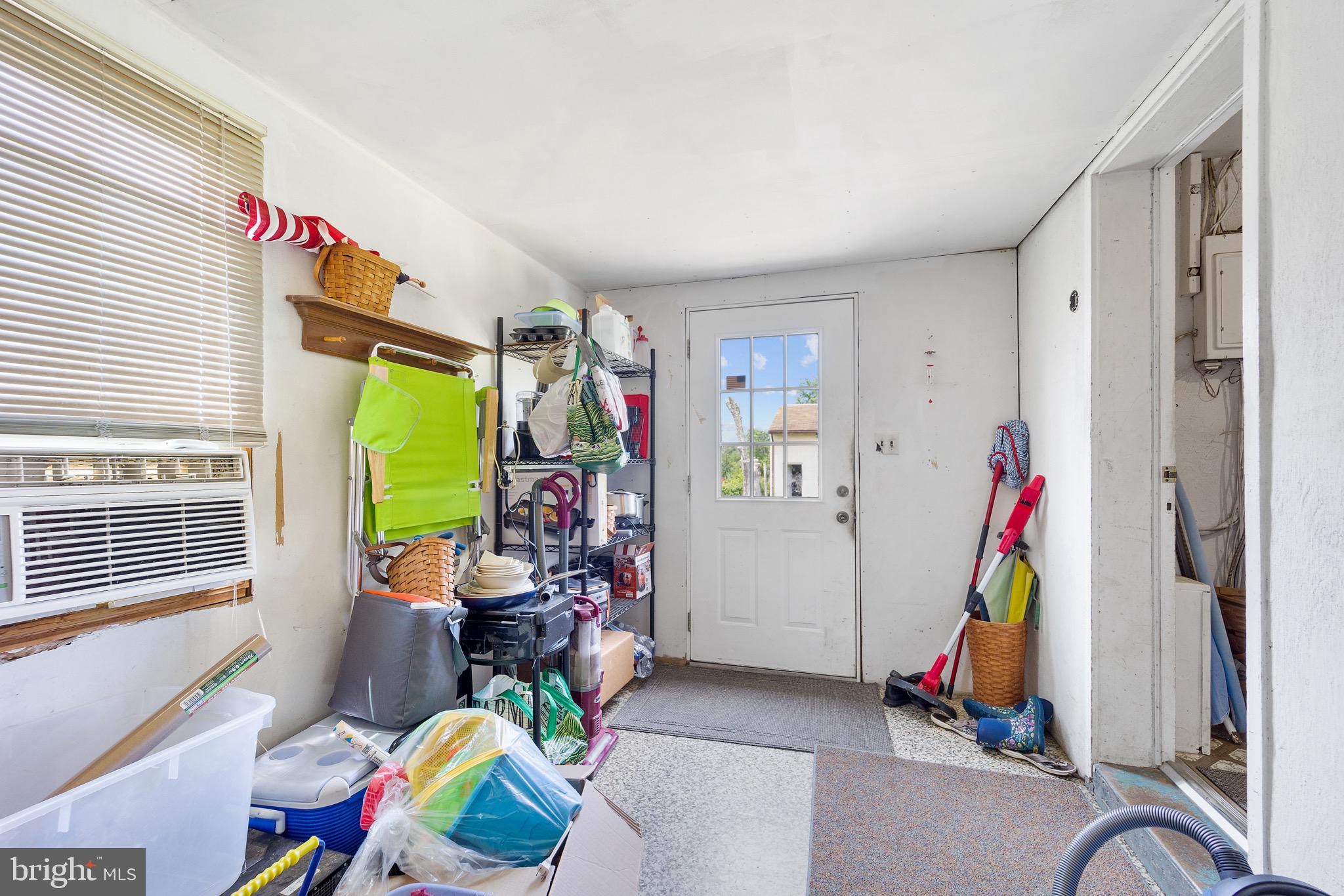 000 - Commercial Sale