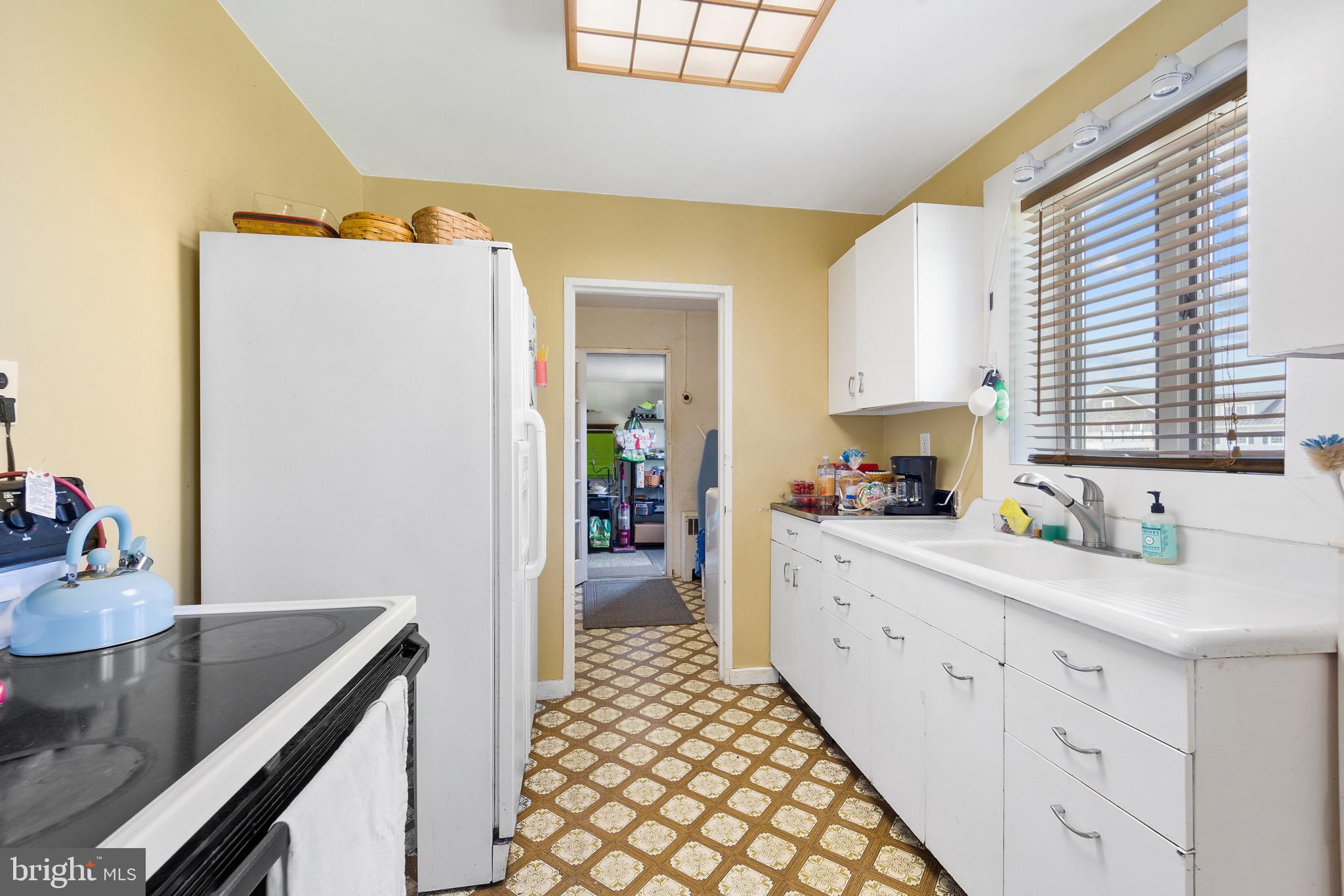 000 - Commercial Sale