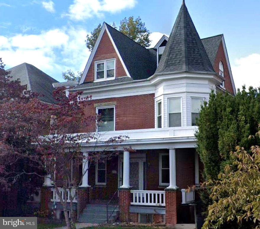 Third Floor walk up Two Bedroom, One Bath apartment available for rent in the North End of Hagerstown. This apartment features hardwood floors throughout, off-street parking and Natural Gas Radiant Heat is INCLUDED IN THE RENT! Pets are case by case with strong application addition pet deposit and monthly pet rent. Limit 2 pets no exceptions. Breed Restrictions apply.