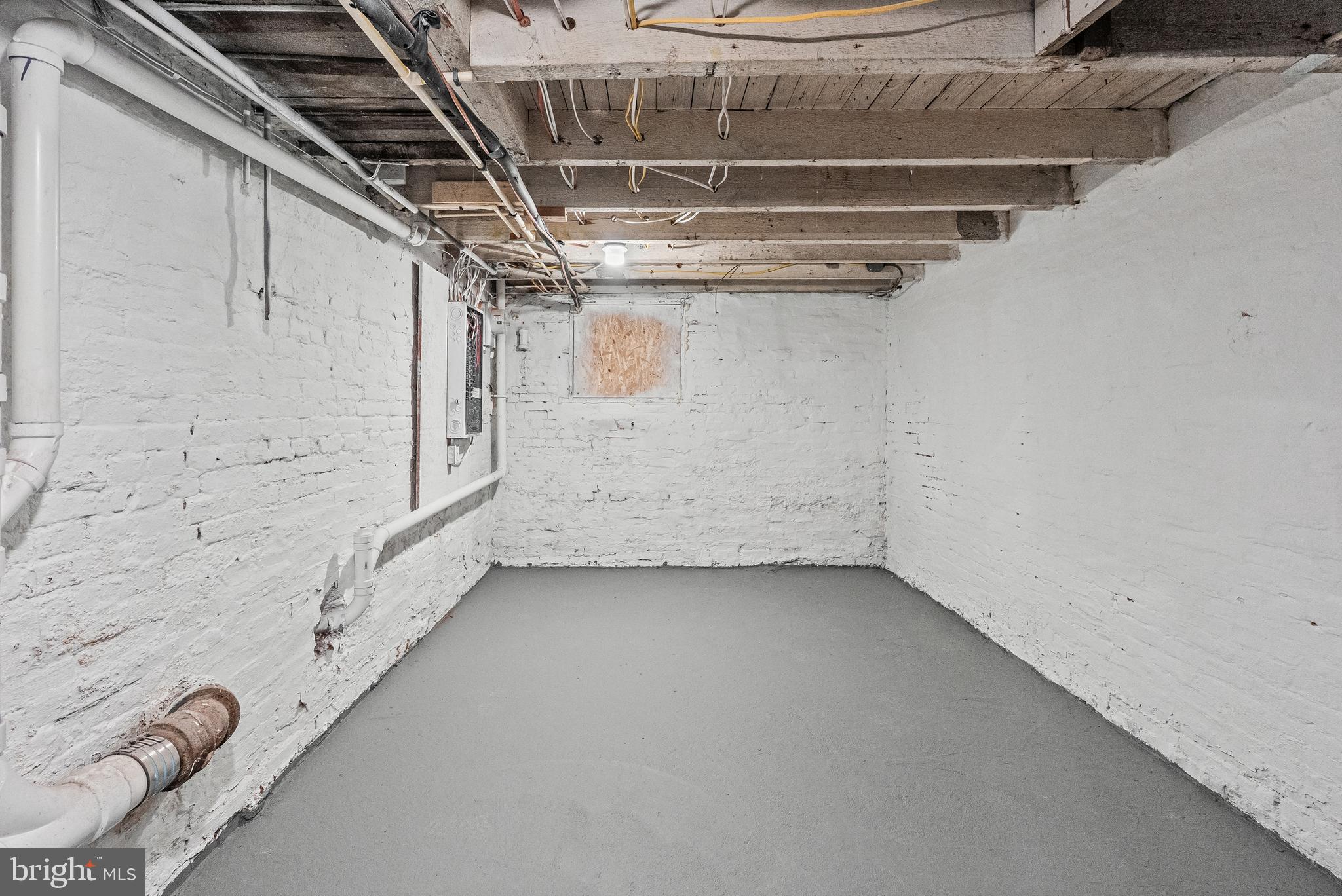 BROADWAY EAST - Residential