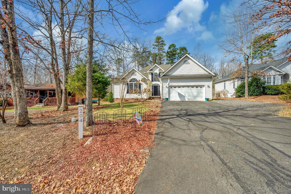 Photo of 204 Wakefield Drive, LOCUST GROVE, VA 22508 (MLS # VAOR2013330)