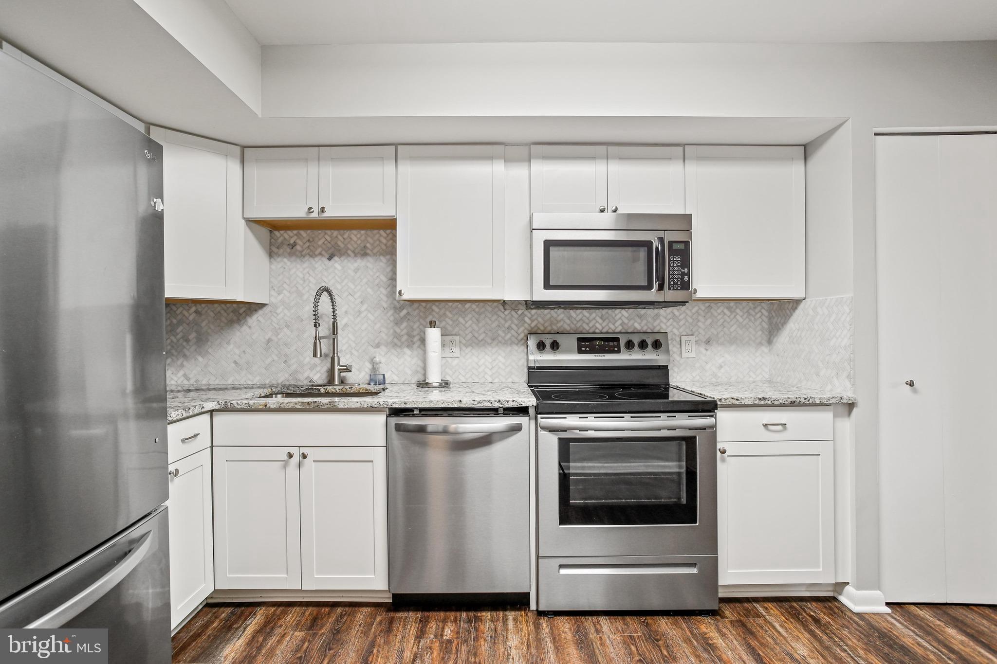 4 CANDLEMAKER COURT 301