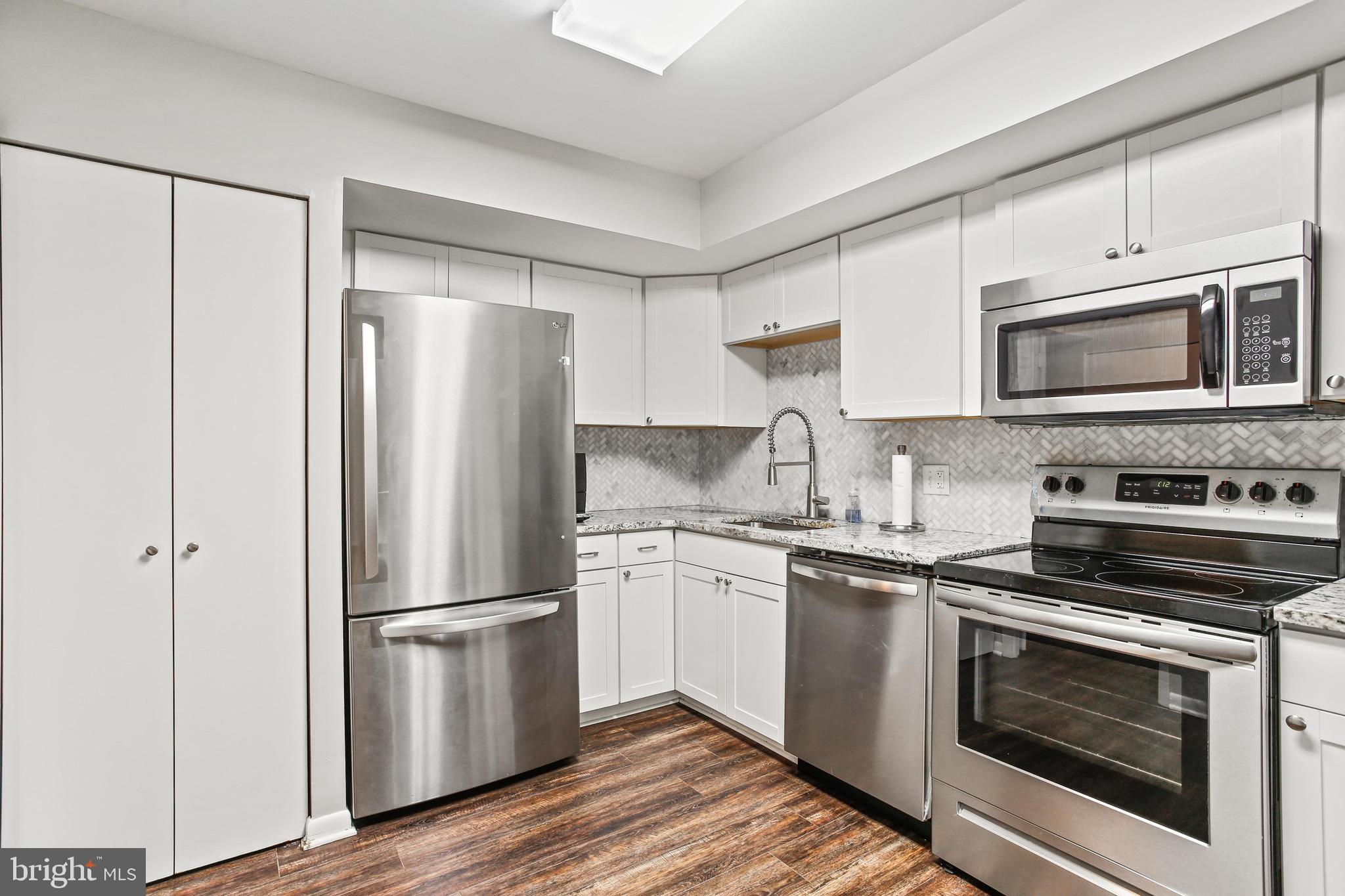 4 CANDLEMAKER COURT 301
