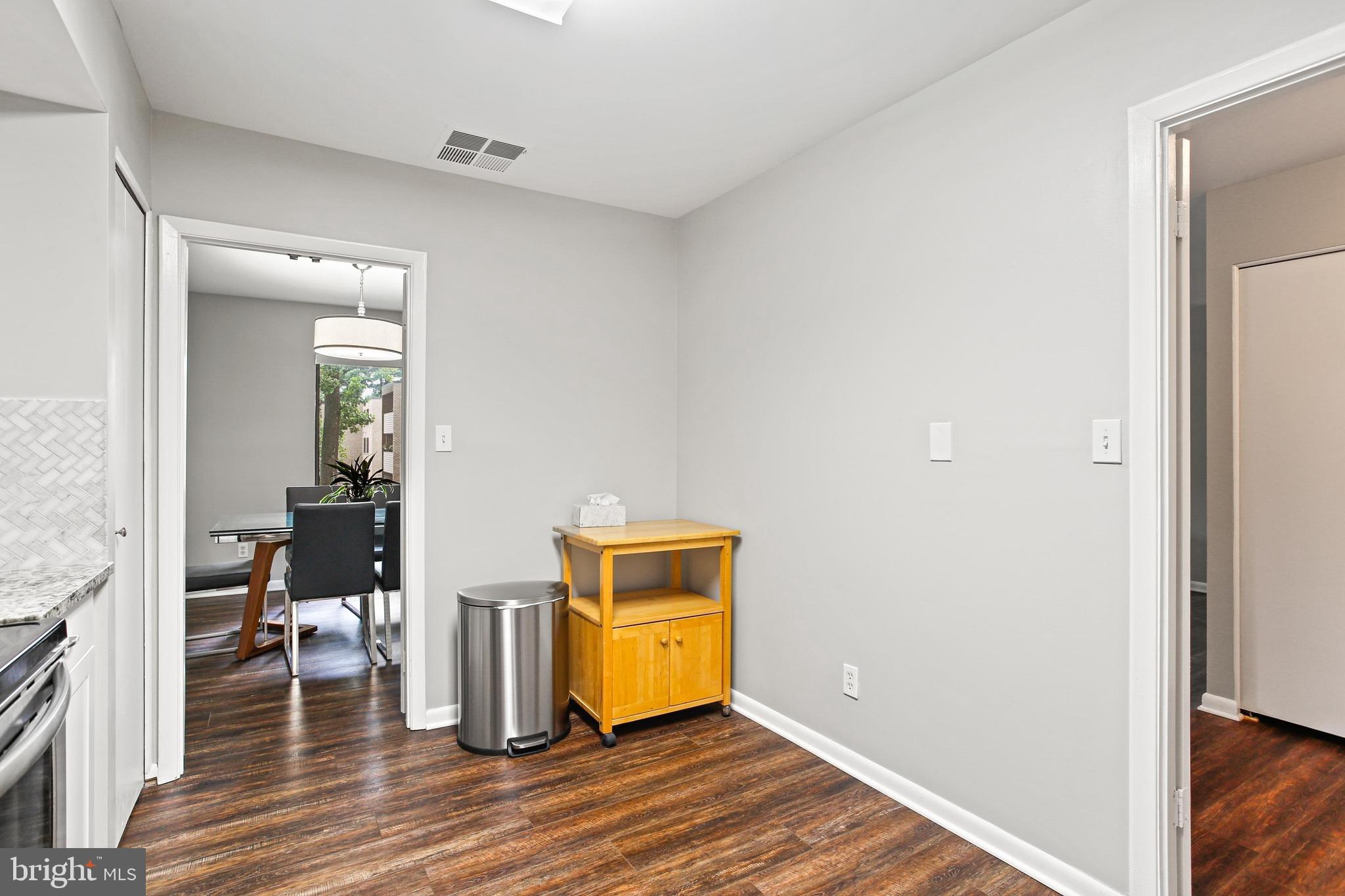 4 CANDLEMAKER COURT 301