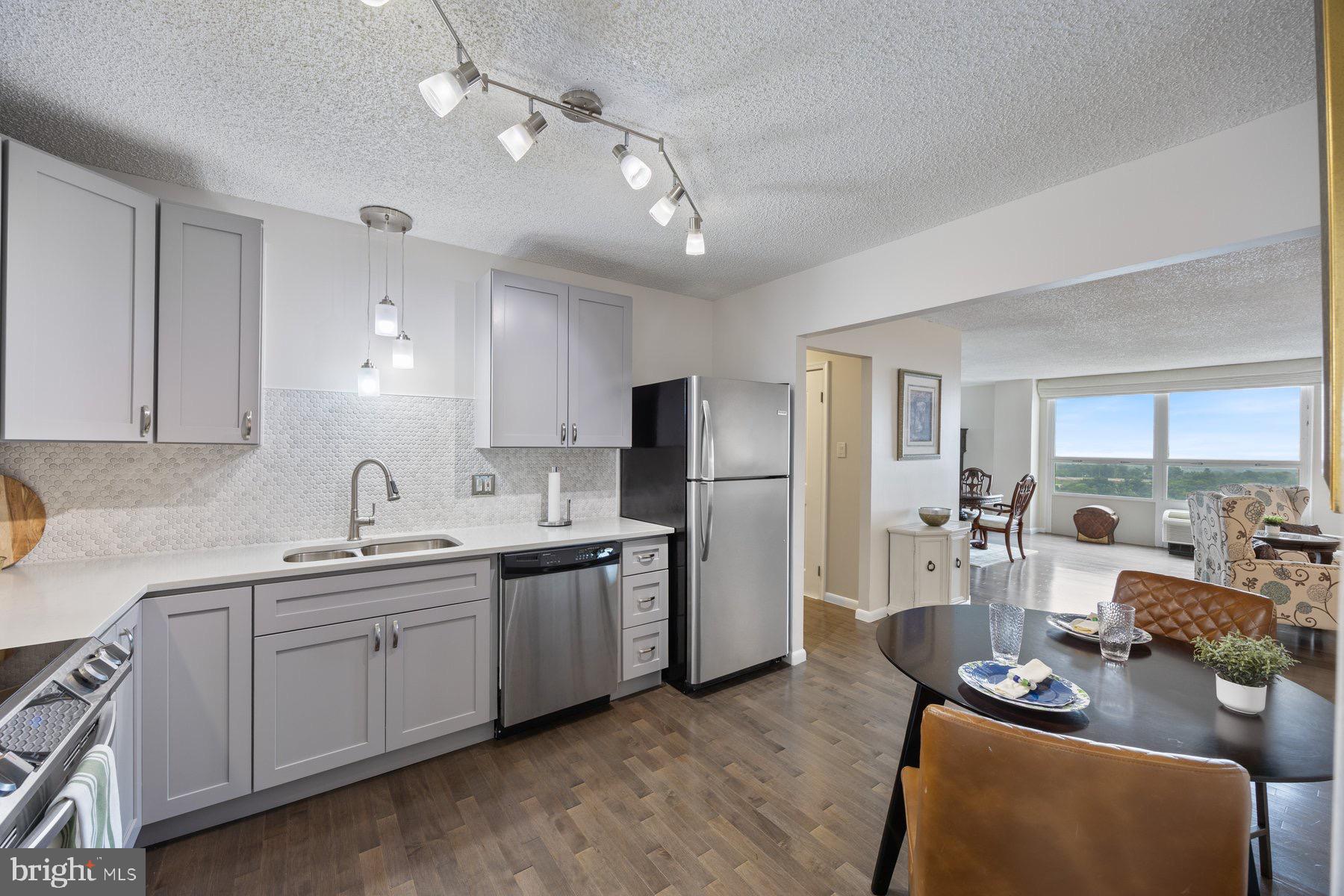 RIDGELY TOWSON CENTER - Residential