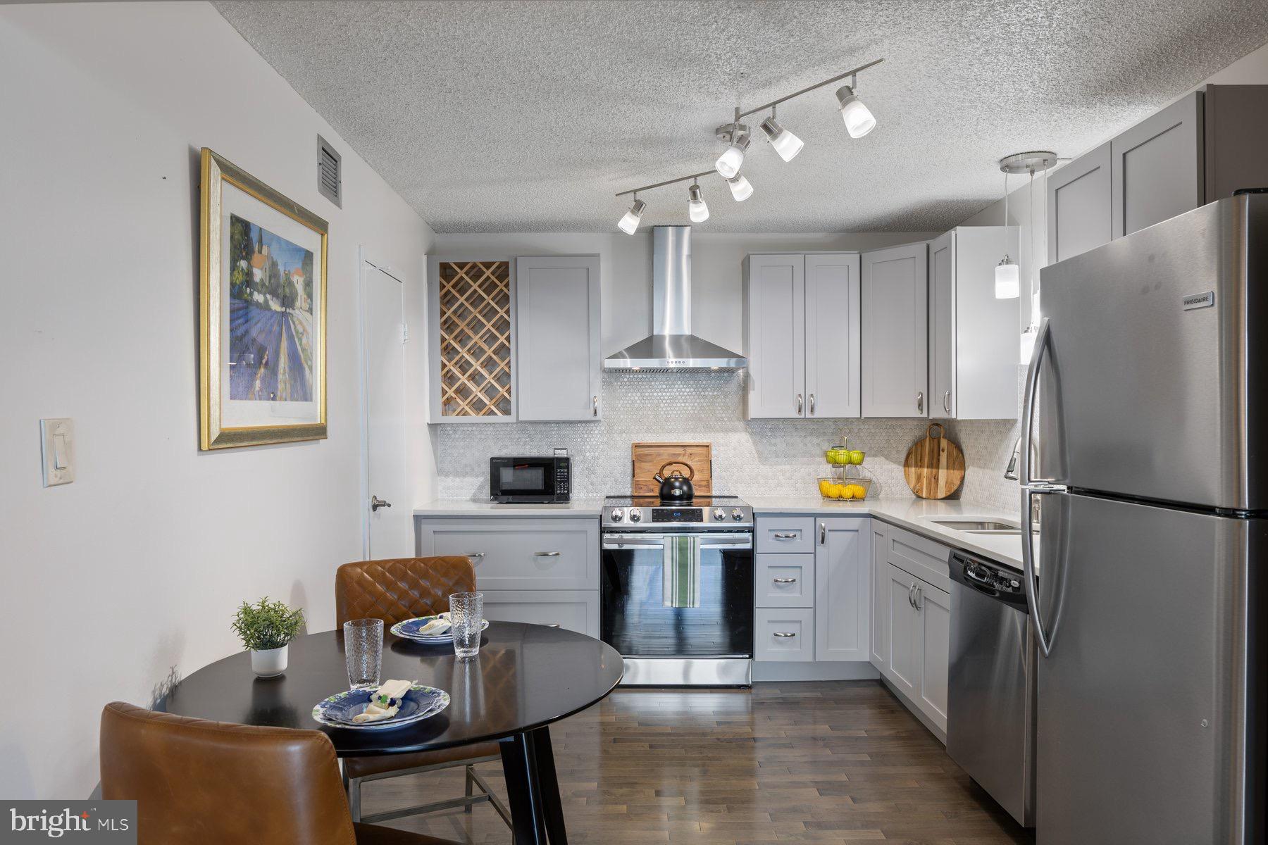 RIDGELY TOWSON CENTER - Residential