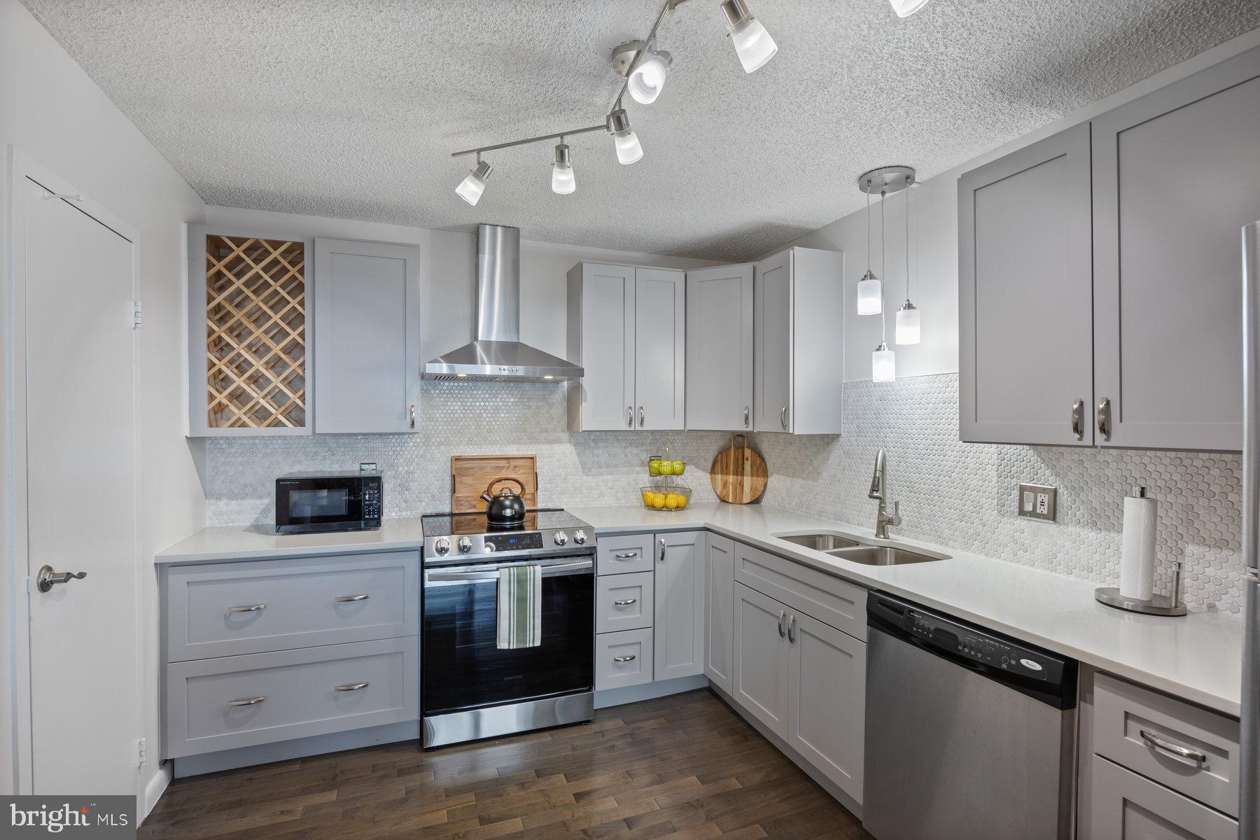 RIDGELY TOWSON CENTER - Residential