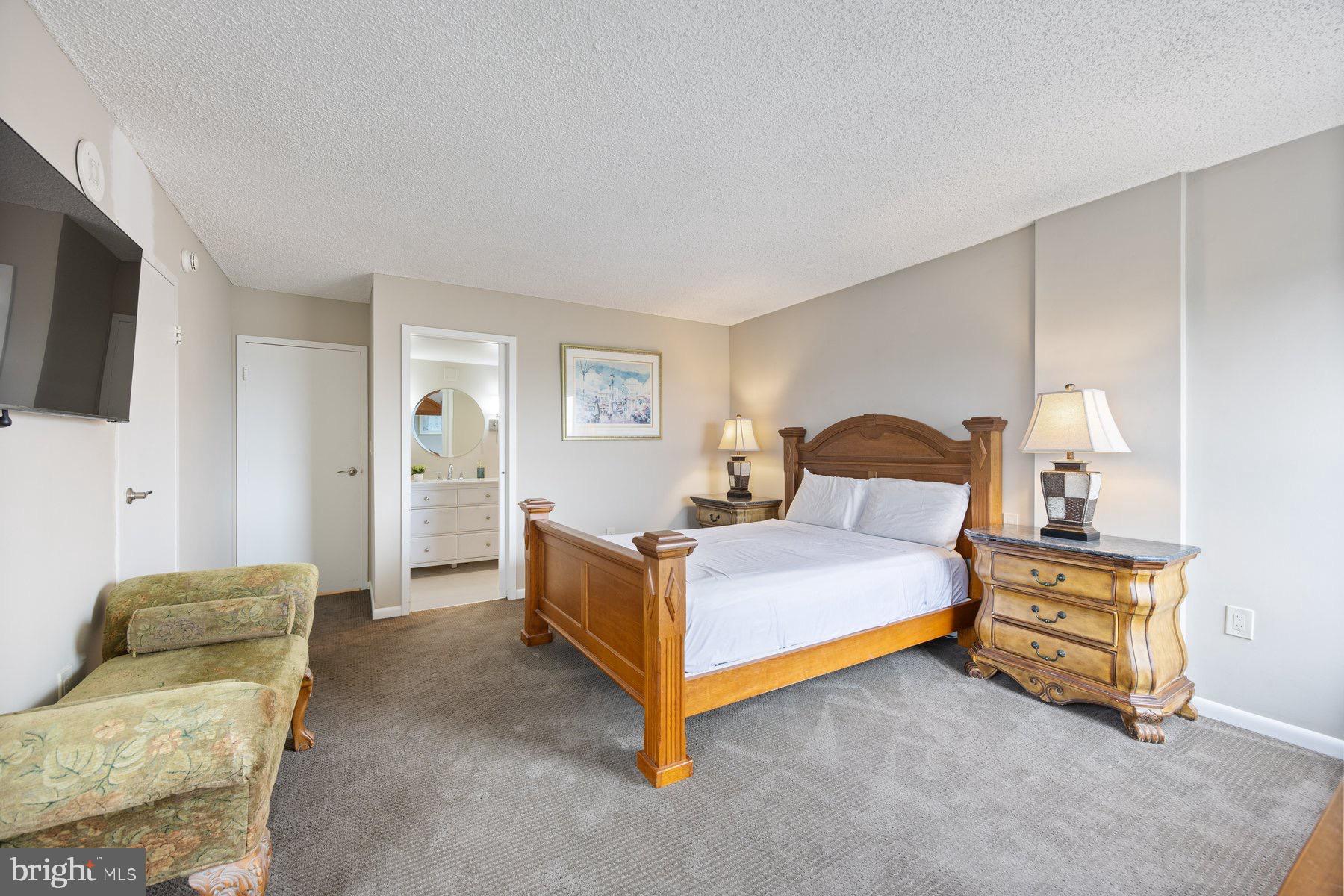 RIDGELY TOWSON CENTER - Residential