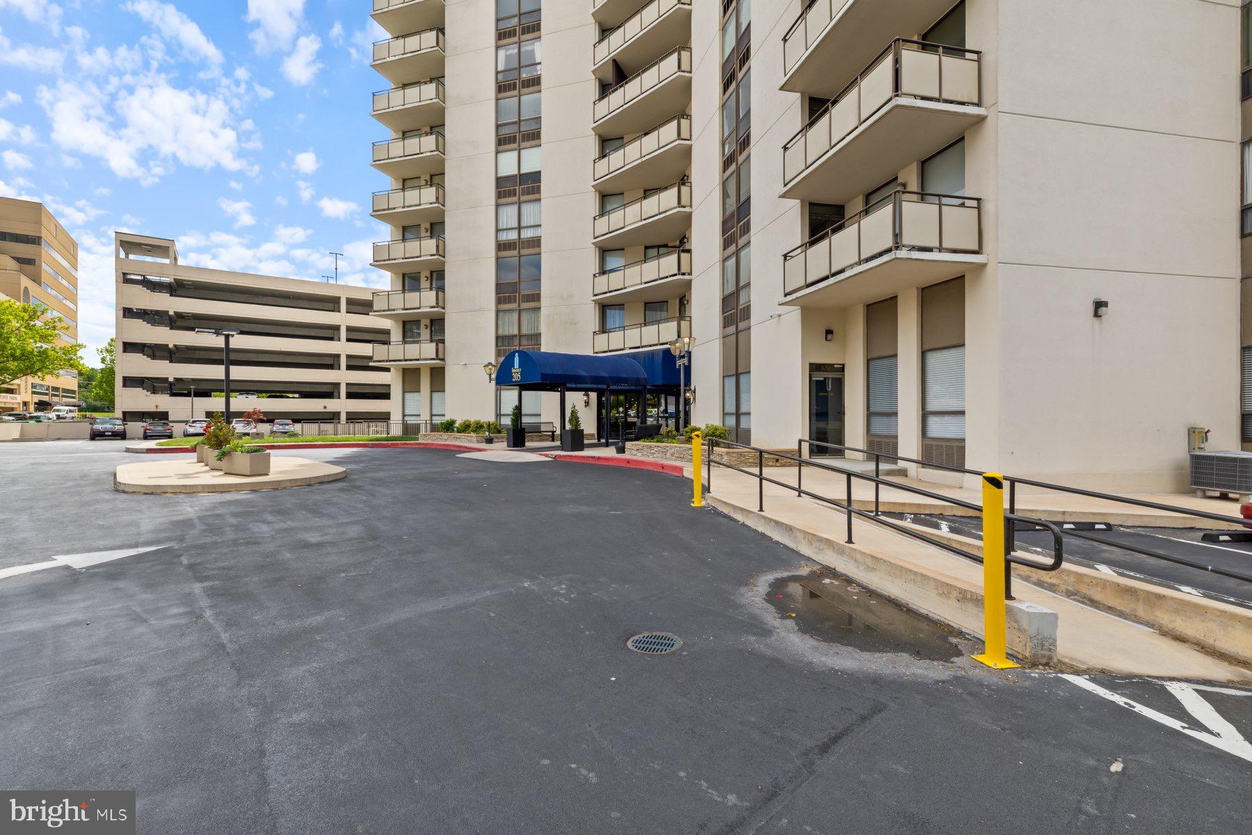 RIDGELY TOWSON CENTER - Residential