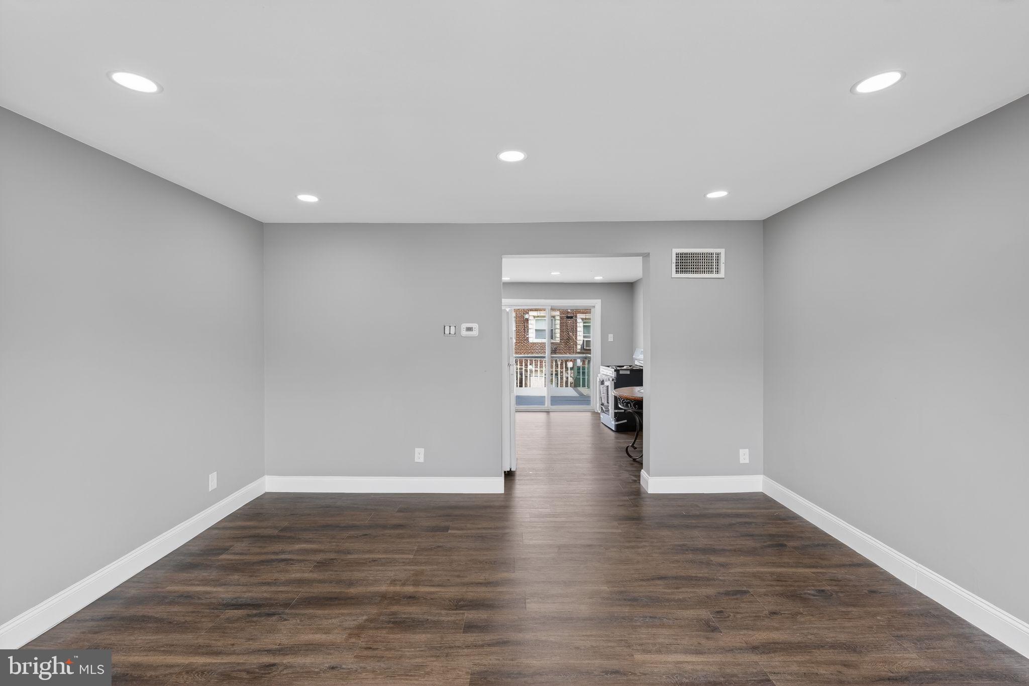 OXFORD CIRCLE - Residential