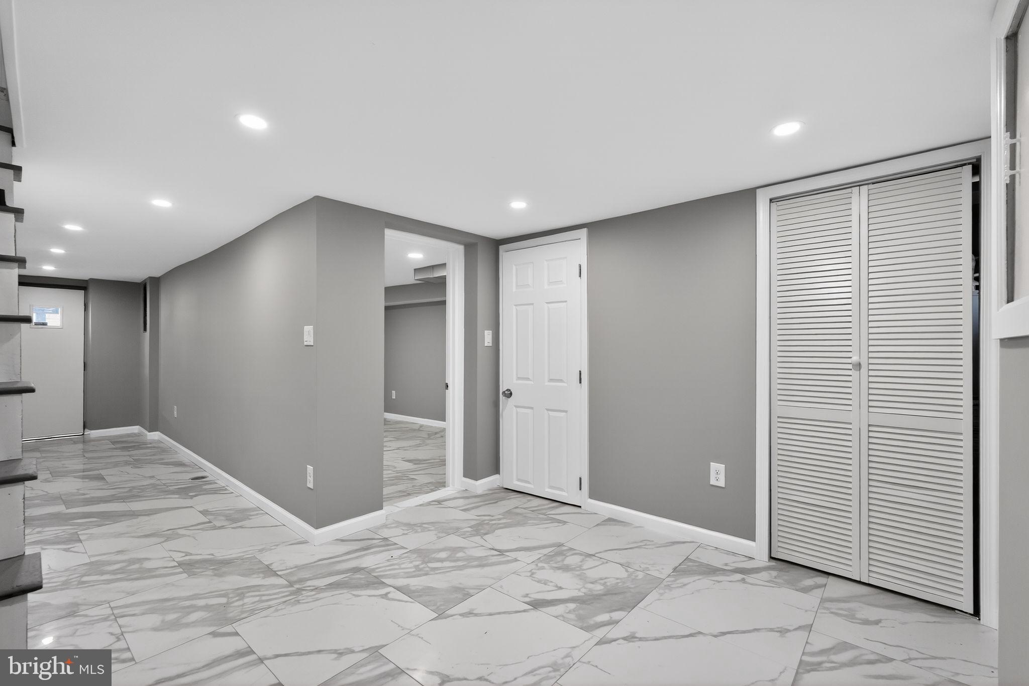 OXFORD CIRCLE - Residential