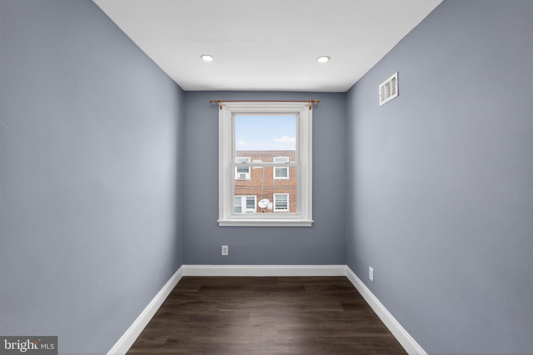 OXFORD CIRCLE - Residential