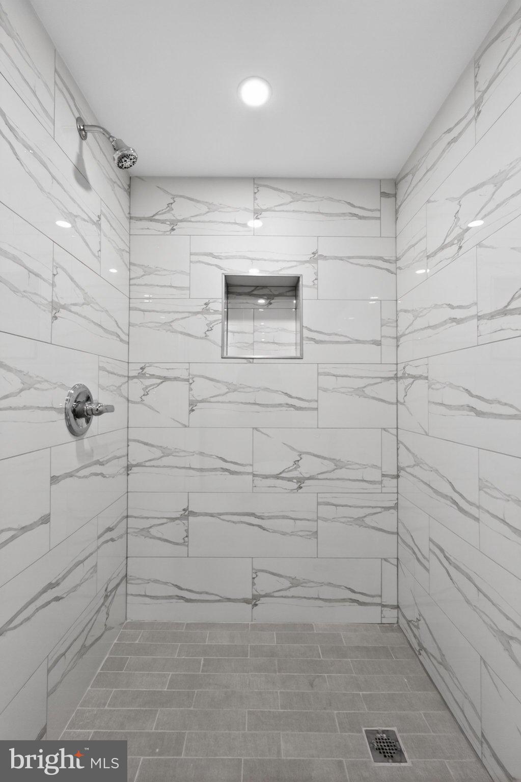 OXFORD CIRCLE - Residential