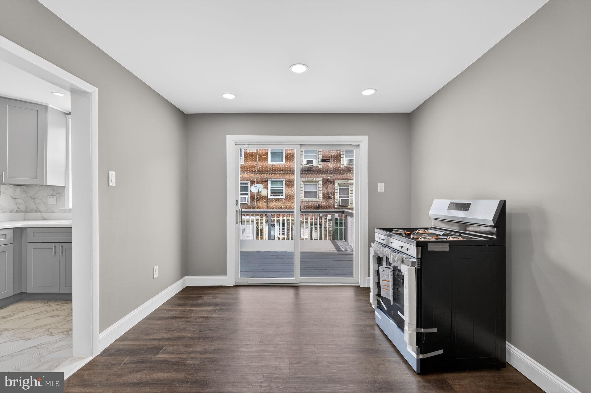 OXFORD CIRCLE - Residential