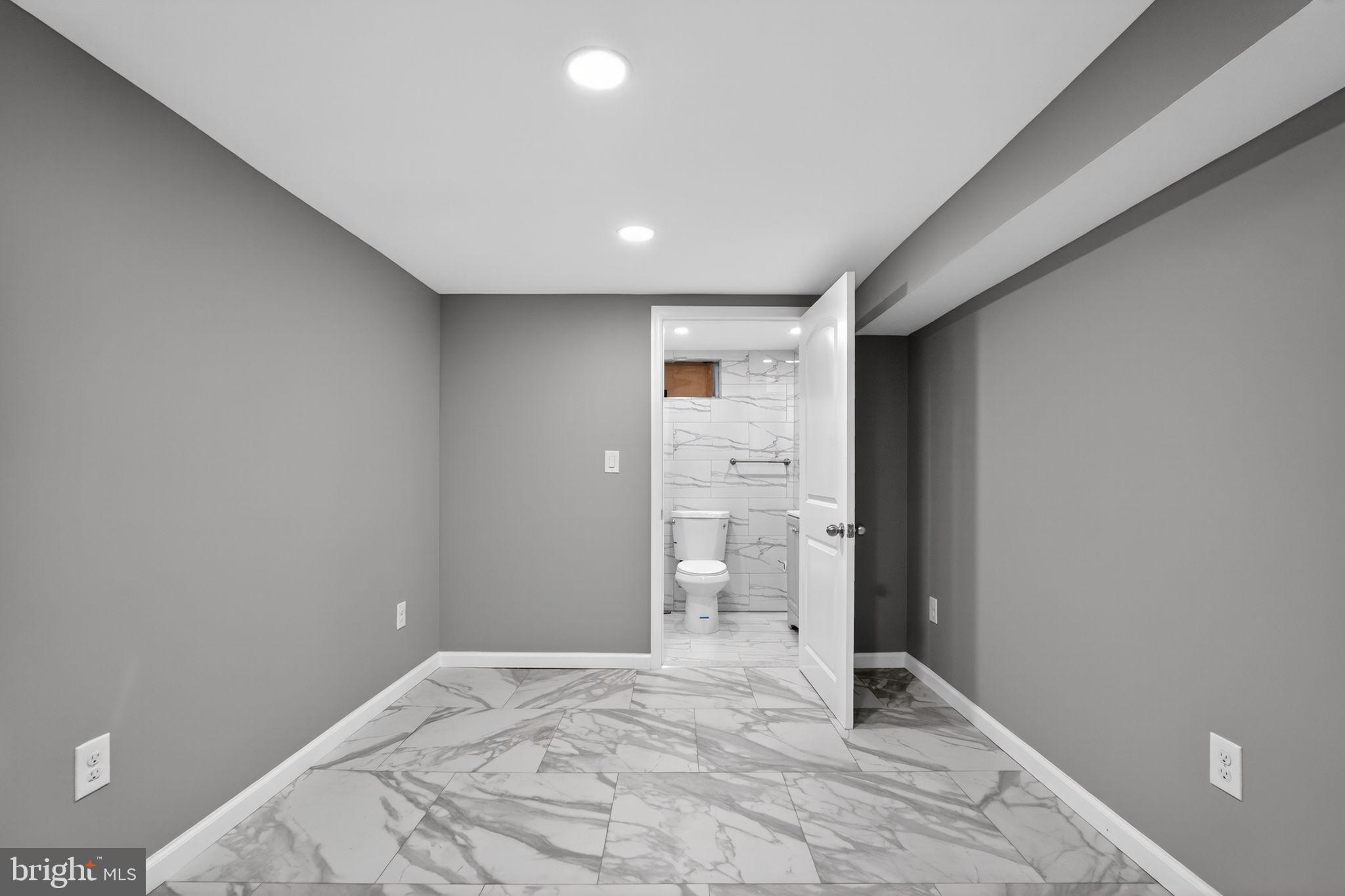 OXFORD CIRCLE - Residential