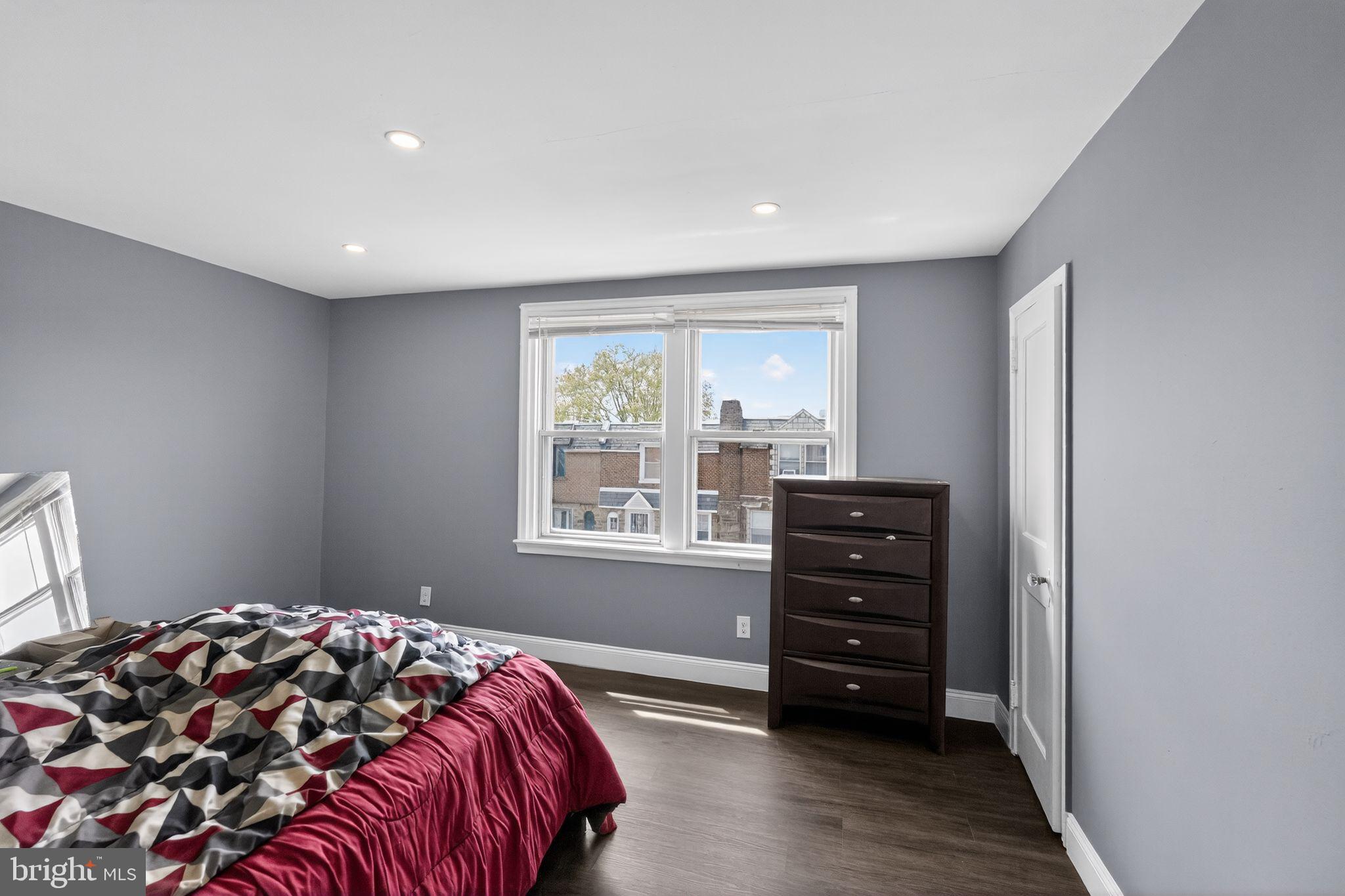 OXFORD CIRCLE - Residential