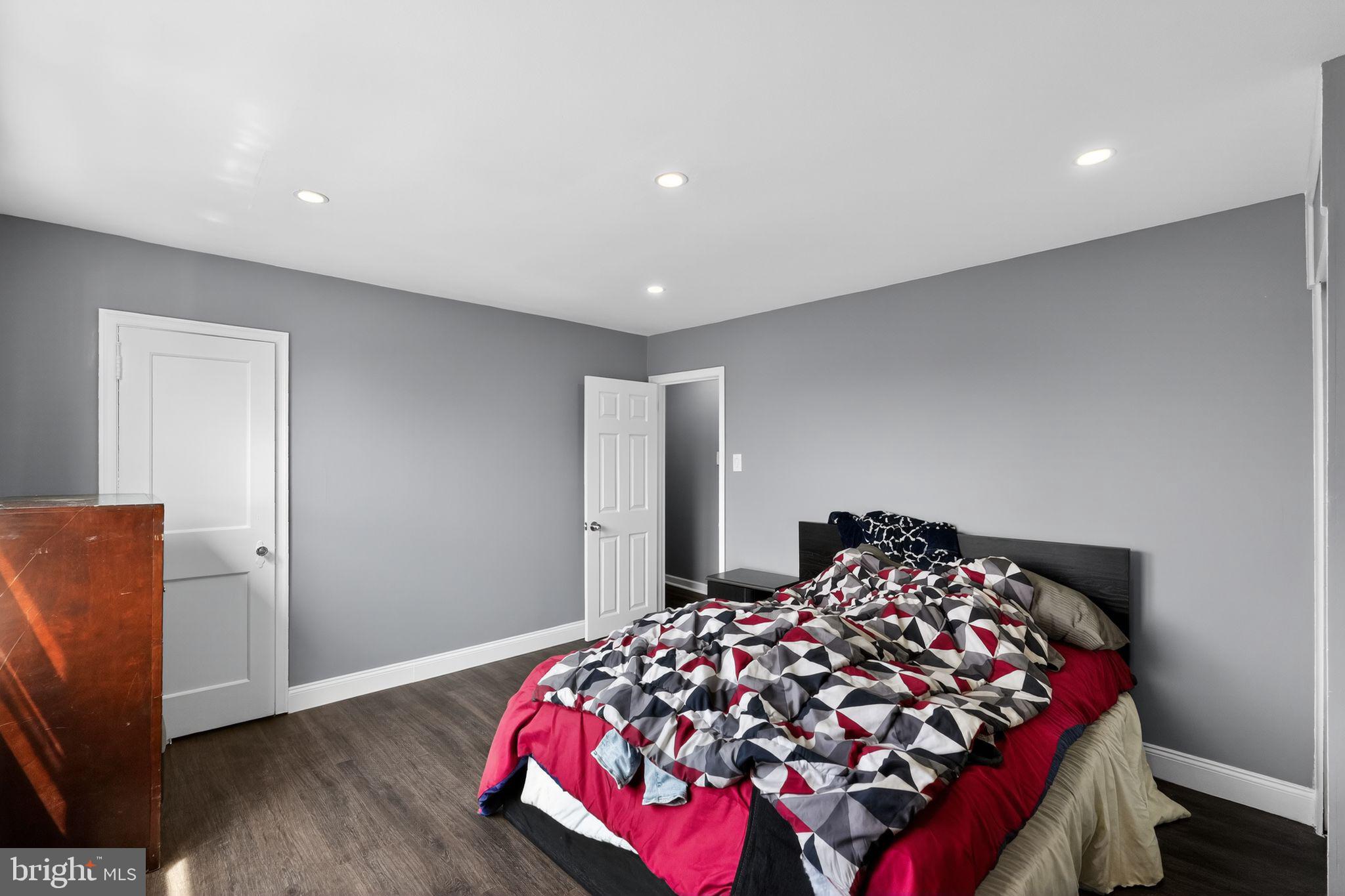 OXFORD CIRCLE - Residential